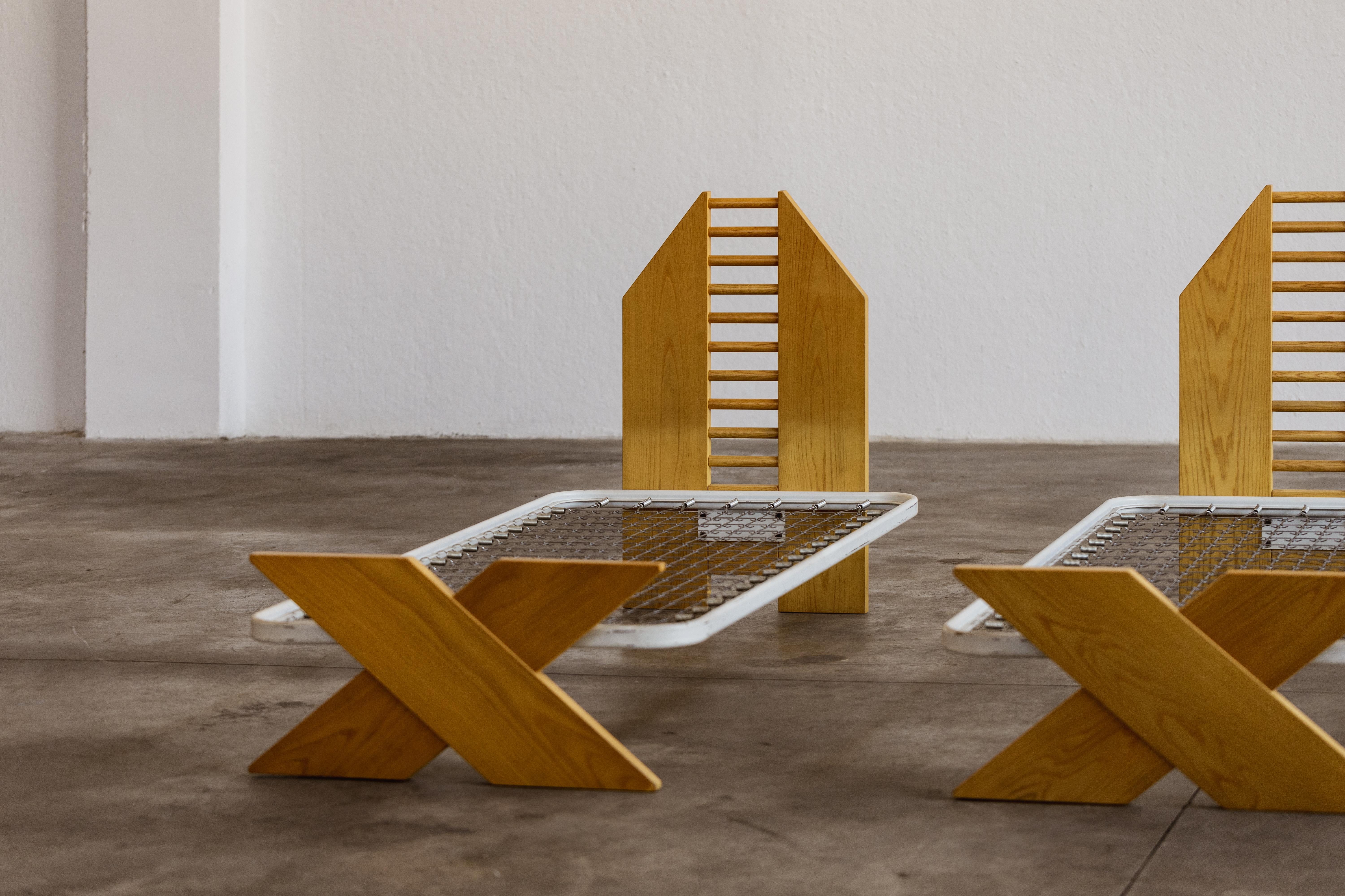 Gigi Sabadin “Andromeda” Oak Beds for Stilwood, Italy, set of 2

Crafted in 1971, this set of two wood single beds has a futuristic appeal, as their name hints. Constructed from oak, they can be used seamlessly as day beds. The headboard boasts a