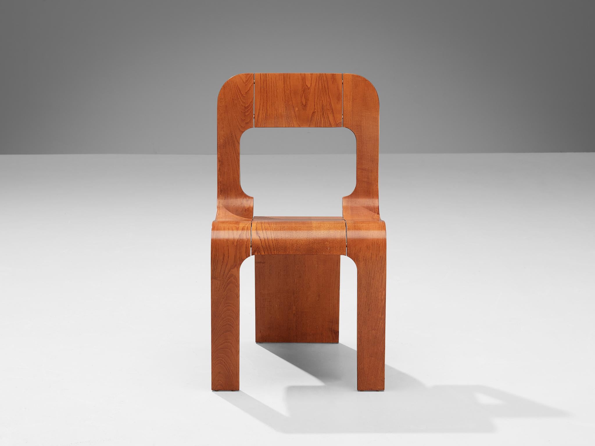 Gigi Sabadin Satz von vier stapelbaren Stühlen aus Eschenholzsperrholz im Angebot 3