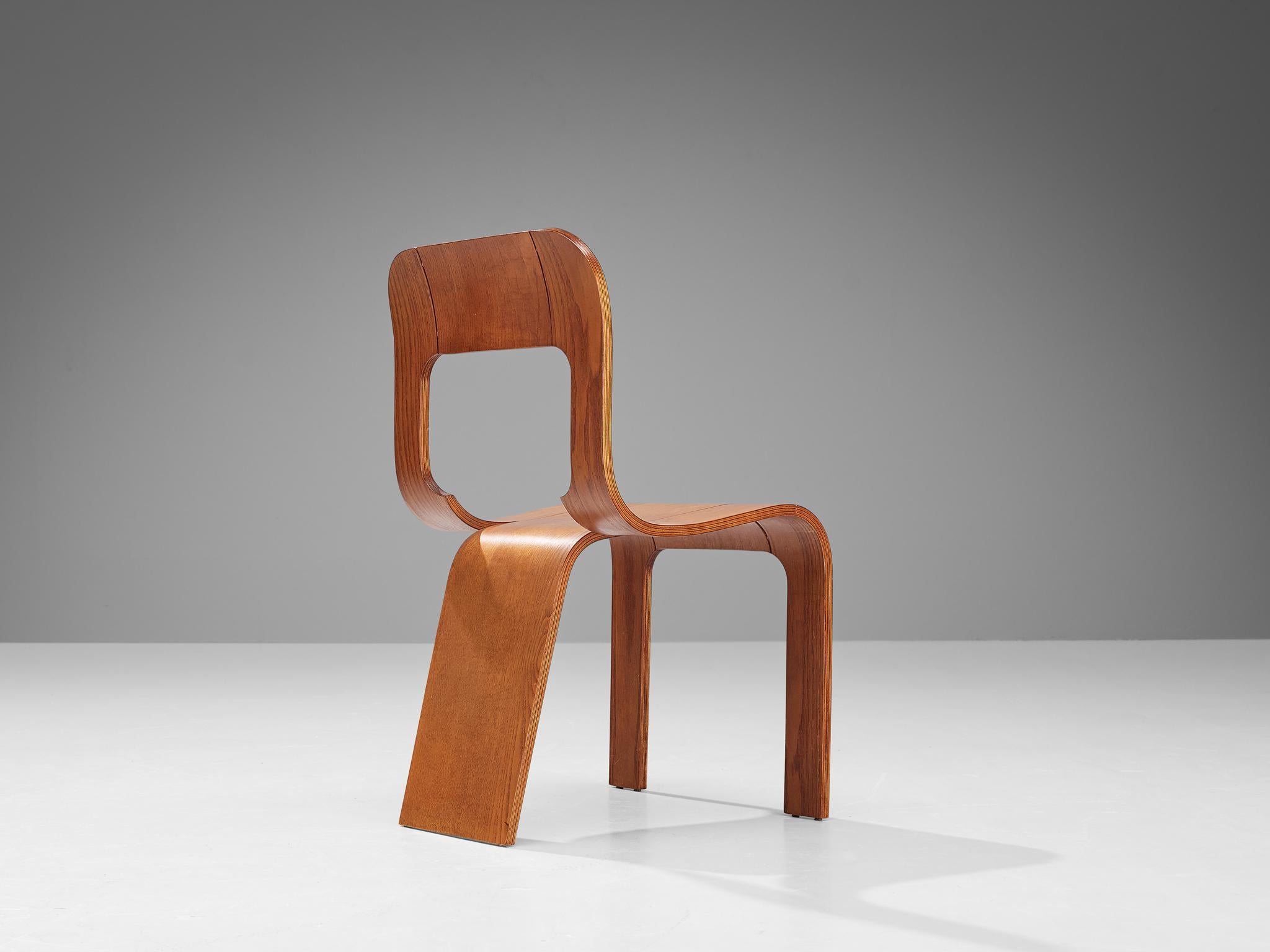 Mid-Century Modern Gigi Sabadin ensemble de quatre chaises empilables en contreplaqué de frêne