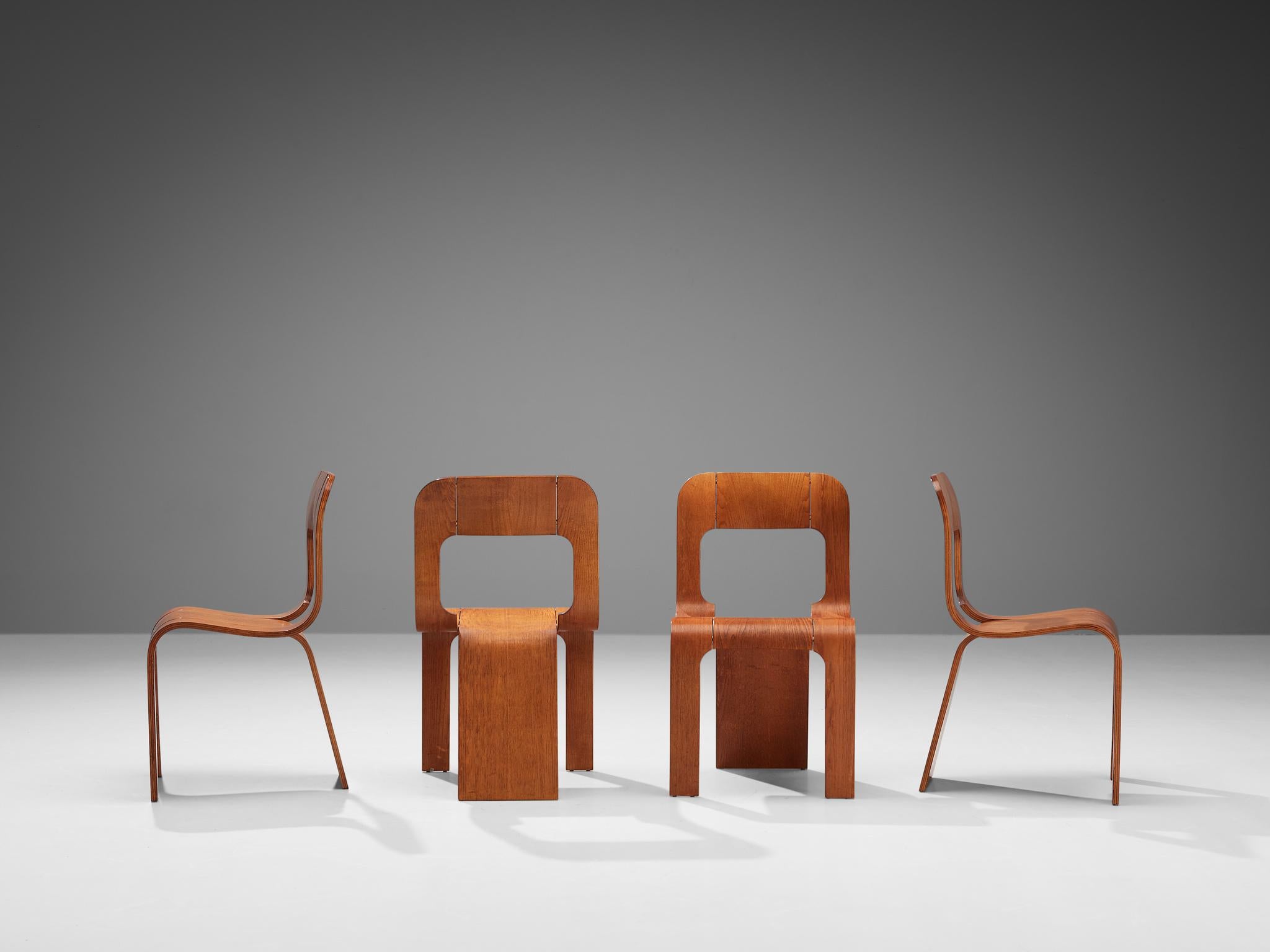 Gigi Sabadin Satz von vier stapelbaren Stühlen aus Eschenholzsperrholz (Italienisch) im Angebot