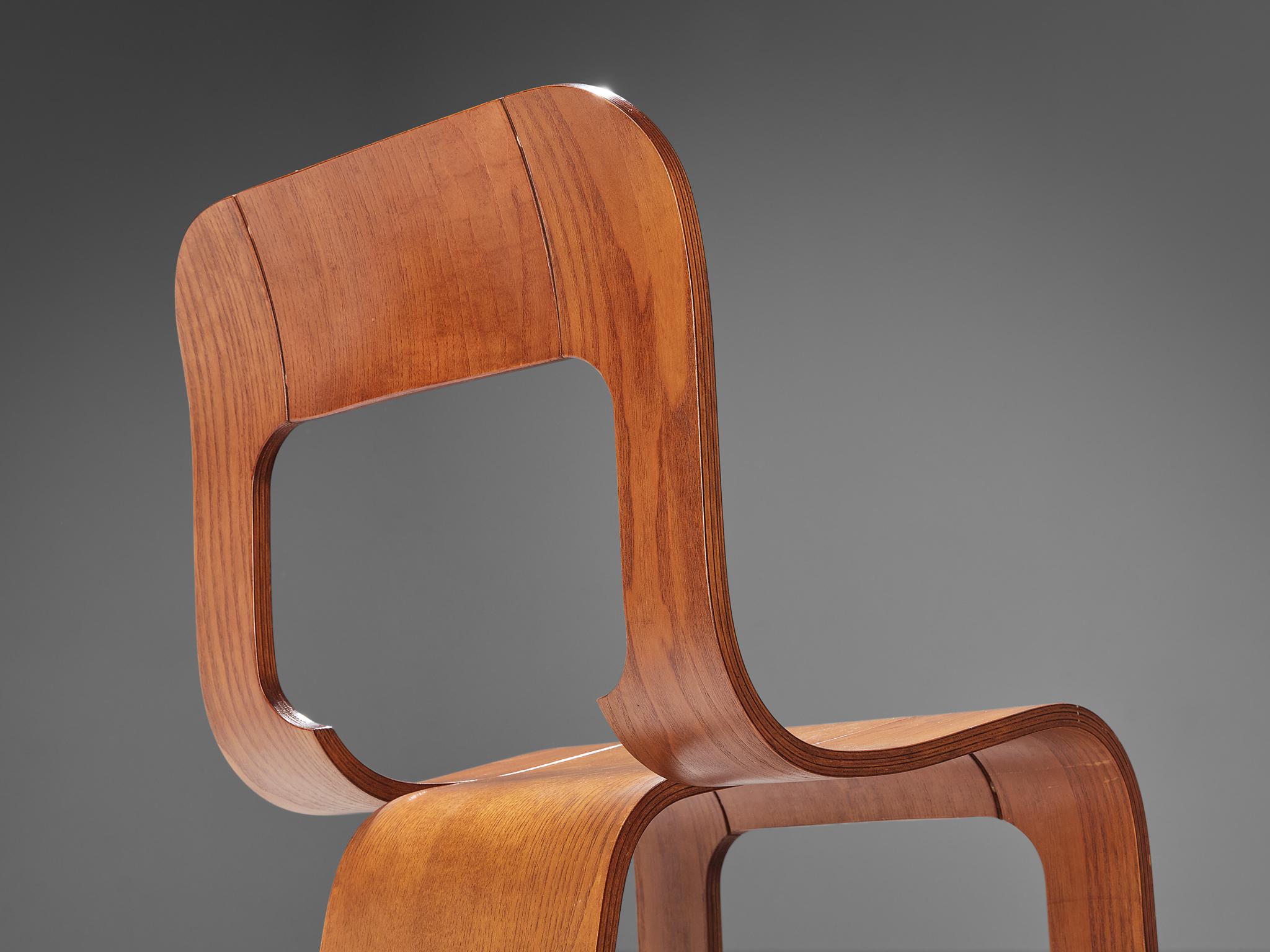 Gigi Sabadin Satz von vier stapelbaren Stühlen aus Eschenholzsperrholz (Asche) im Angebot