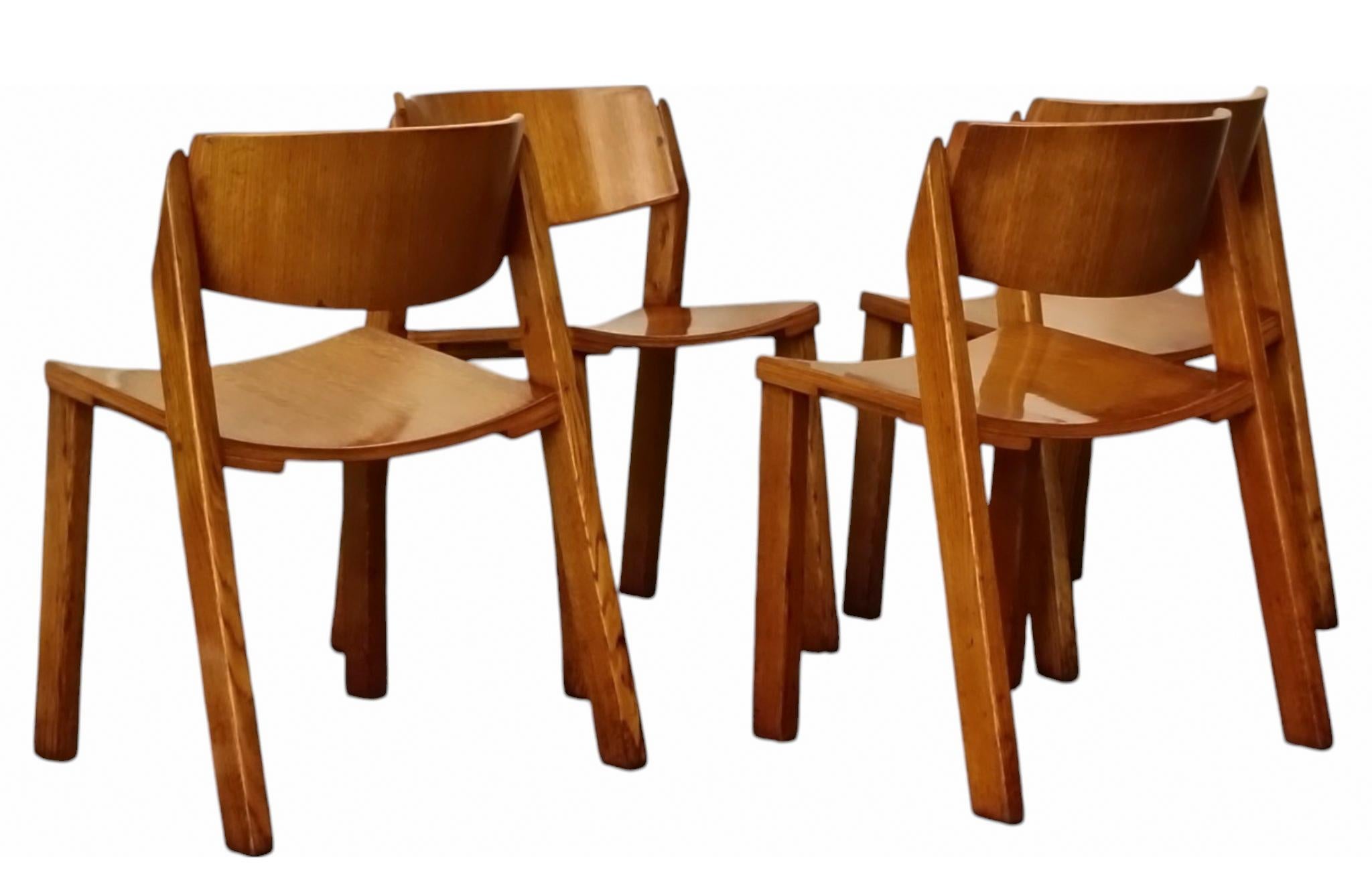 Juego de 4 sillas apilables de madera, estilo Gigi Sabadin, Italia Años 60 en Bueno estado para la venta en Naples, IT