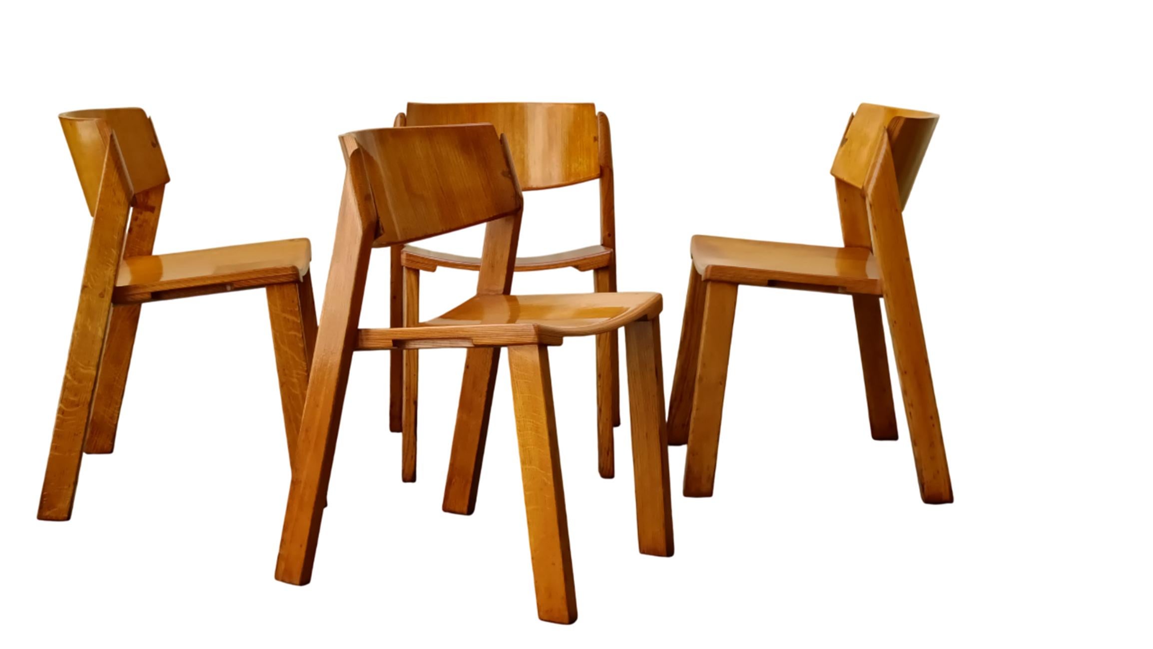 Juego de 4 sillas apilables de madera, estilo Gigi Sabadin, Italia Años 60 Mid-20th Century en venta