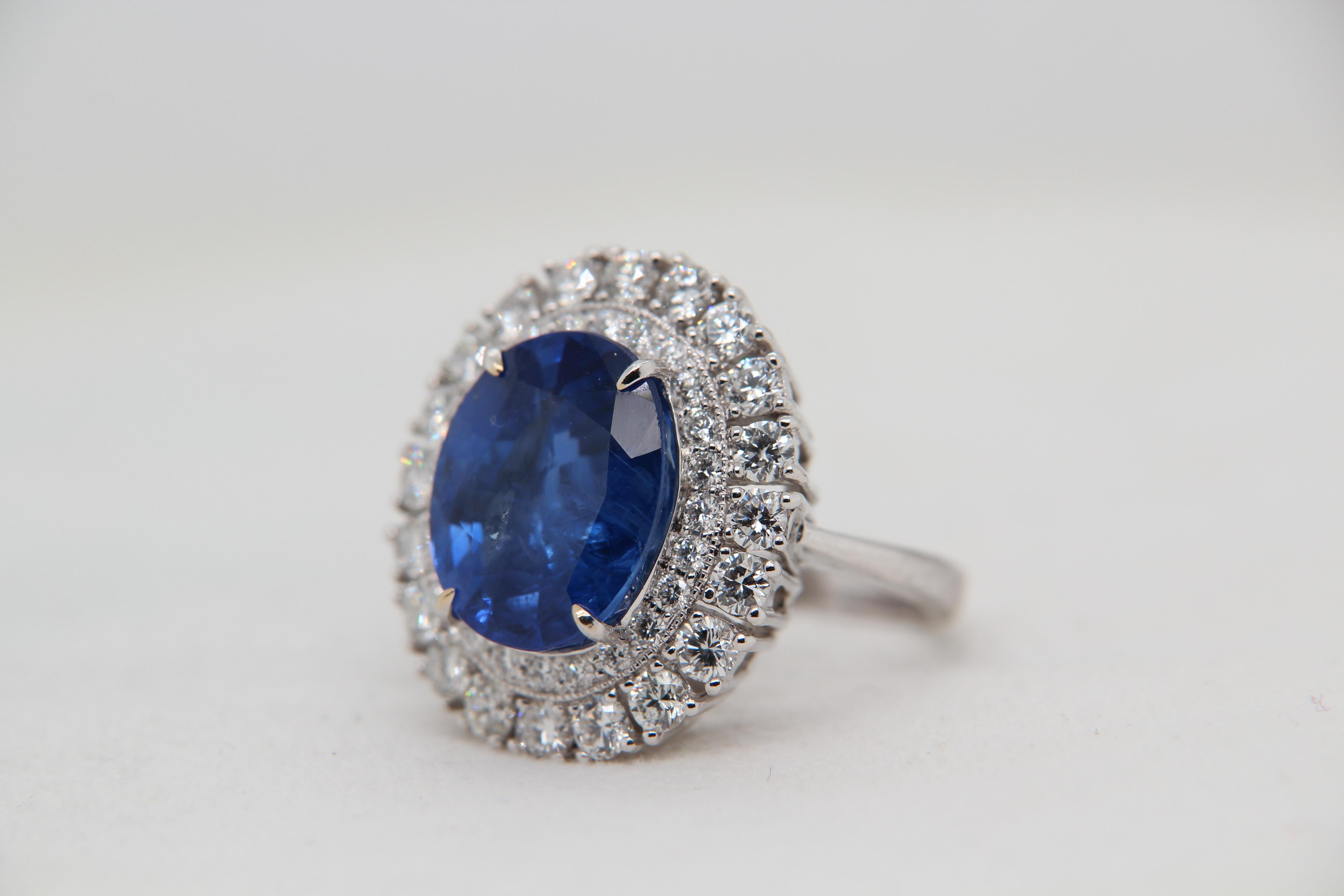 GII Certified 9.66 Carat Burma Blue Sapphire Diamond Ring In New Condition In Bangkok, TH