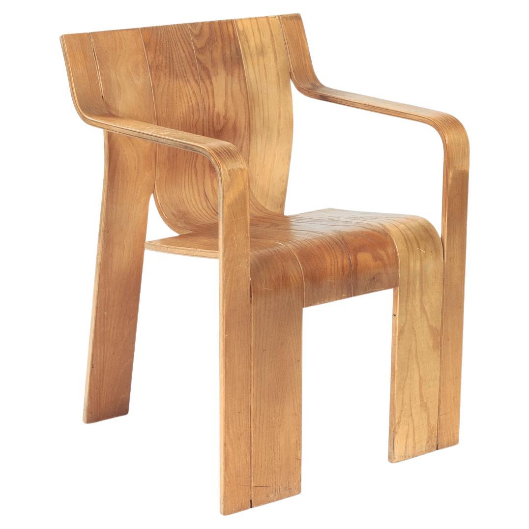 Gijs Bakker strip set with 1 chair with arms, 4 without arms and the rare large table with a length of 170 cm
material: laminated beech wood.
Dutch Design 1964, produced by Castelijn.
Of the armchair only 1000 where made.

Great of this set is also