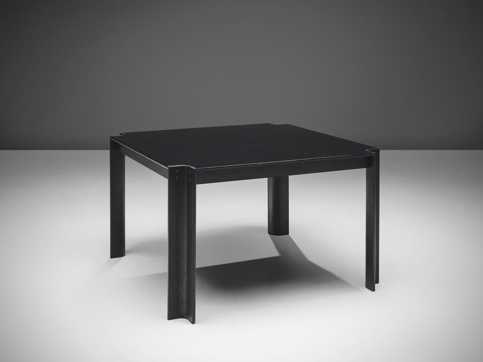 Gijs Bakker für Castelijn, Esstisch 'Strip', schwarz lackierte Esche, Niederlande, Entwurf 1974.

Dieser Tisch wurde von dem niederländischen Möbel- und Schmuckdesigner Gijs Bakker entworfen. Der Esstisch wurde 1974 entworfen und zeichnet sich durch