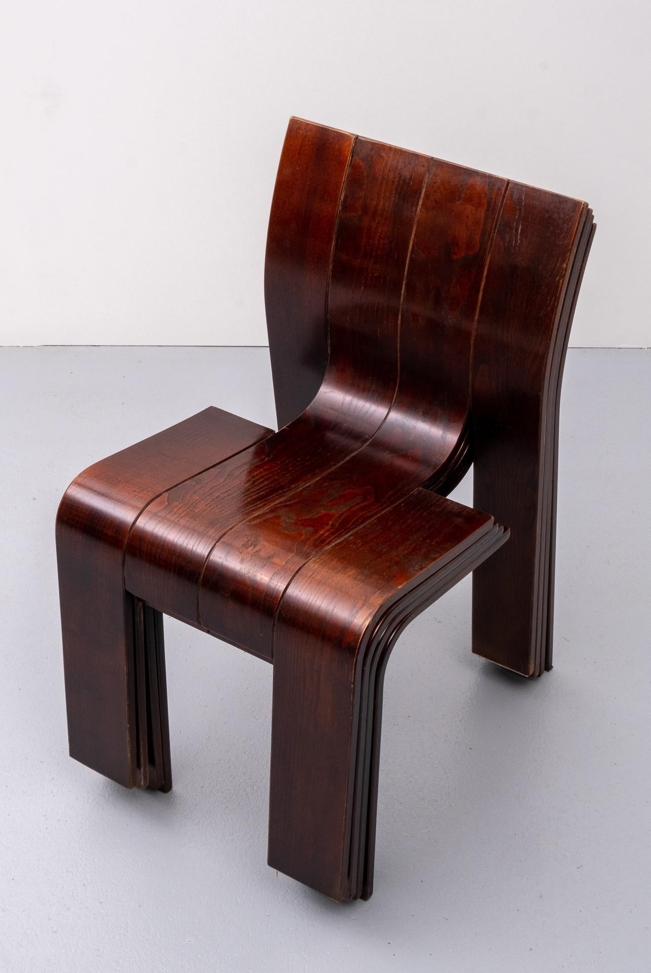 Gijs Bakker stripchairs for Castelijn 1974 beautiful brown red color
The underlying idea was to reduce the complexity of the chair's form until a powerful image remained. The chair is made of 6 strips of laminated beechwood 11 cm wide, linked by