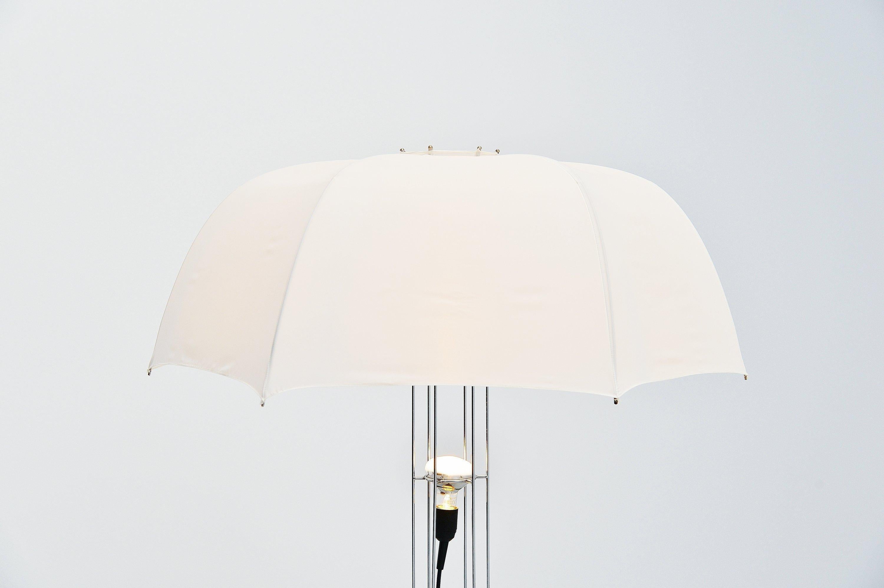 Iconic umbrella floor lamp designed by Gijs Bakker and manufactured by Artimeta, Holland 1973. Bakker was inspired by the type of lamp that photographers use. The five ribs continue as the five rods of the stand. The reflecting lamp is suspended in