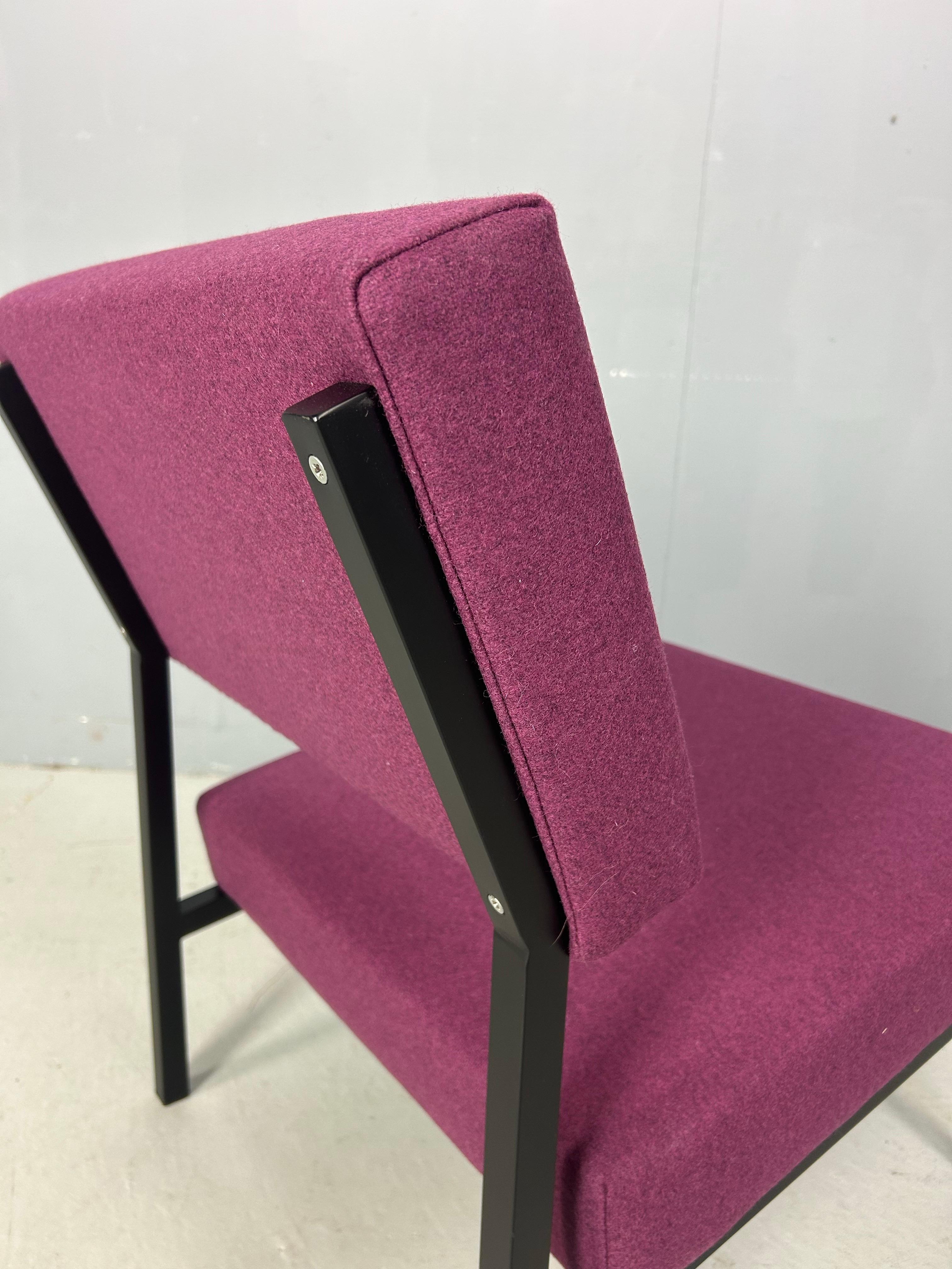 Gijs Van Der Sluis Silla de salón color berenjena modelo 36 ZA, 1961 Moderno de mediados de siglo en venta