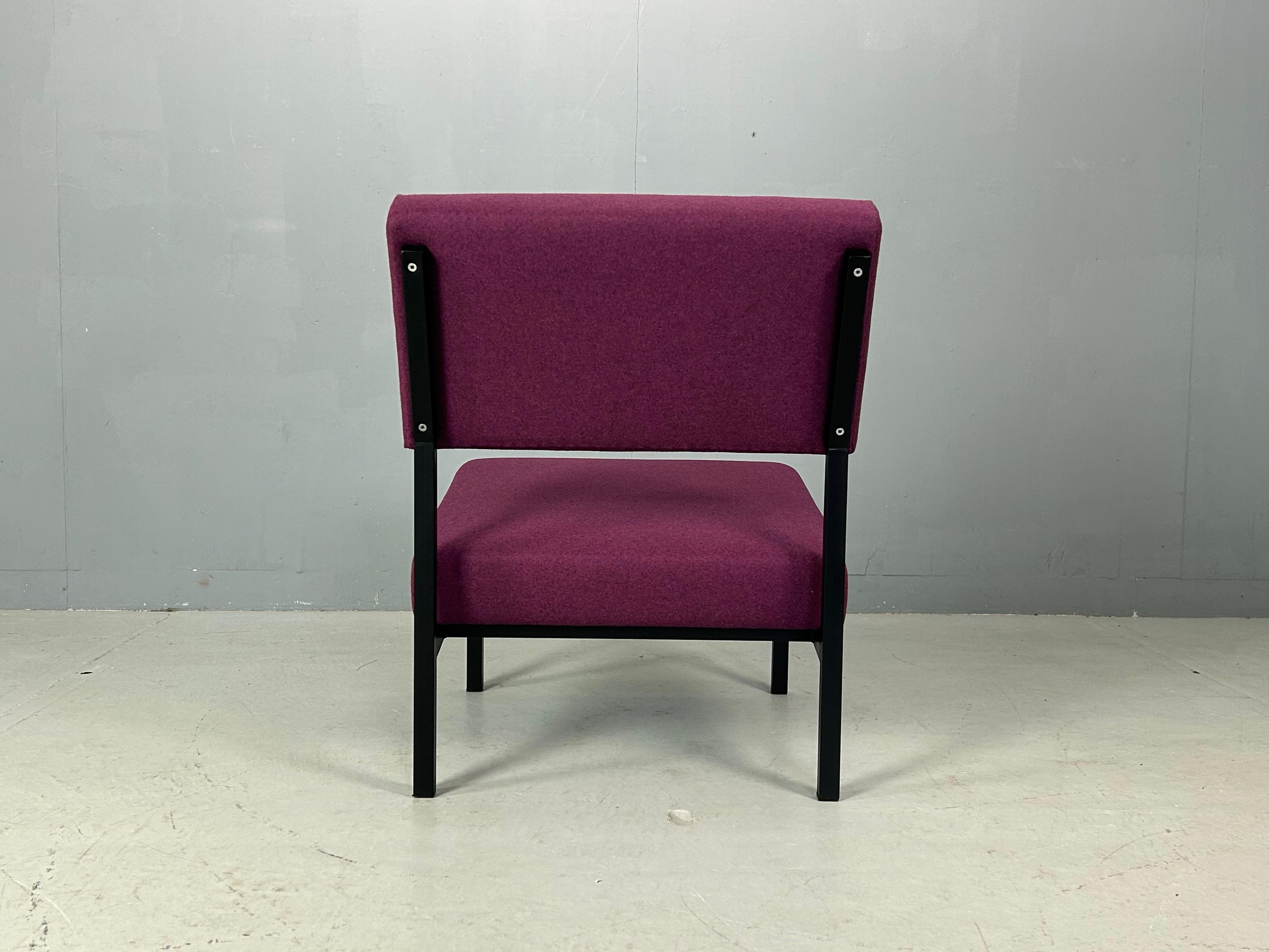 Gijs Van Der Sluis Silla de salón color berenjena modelo 36 ZA, 1961 en venta 2
