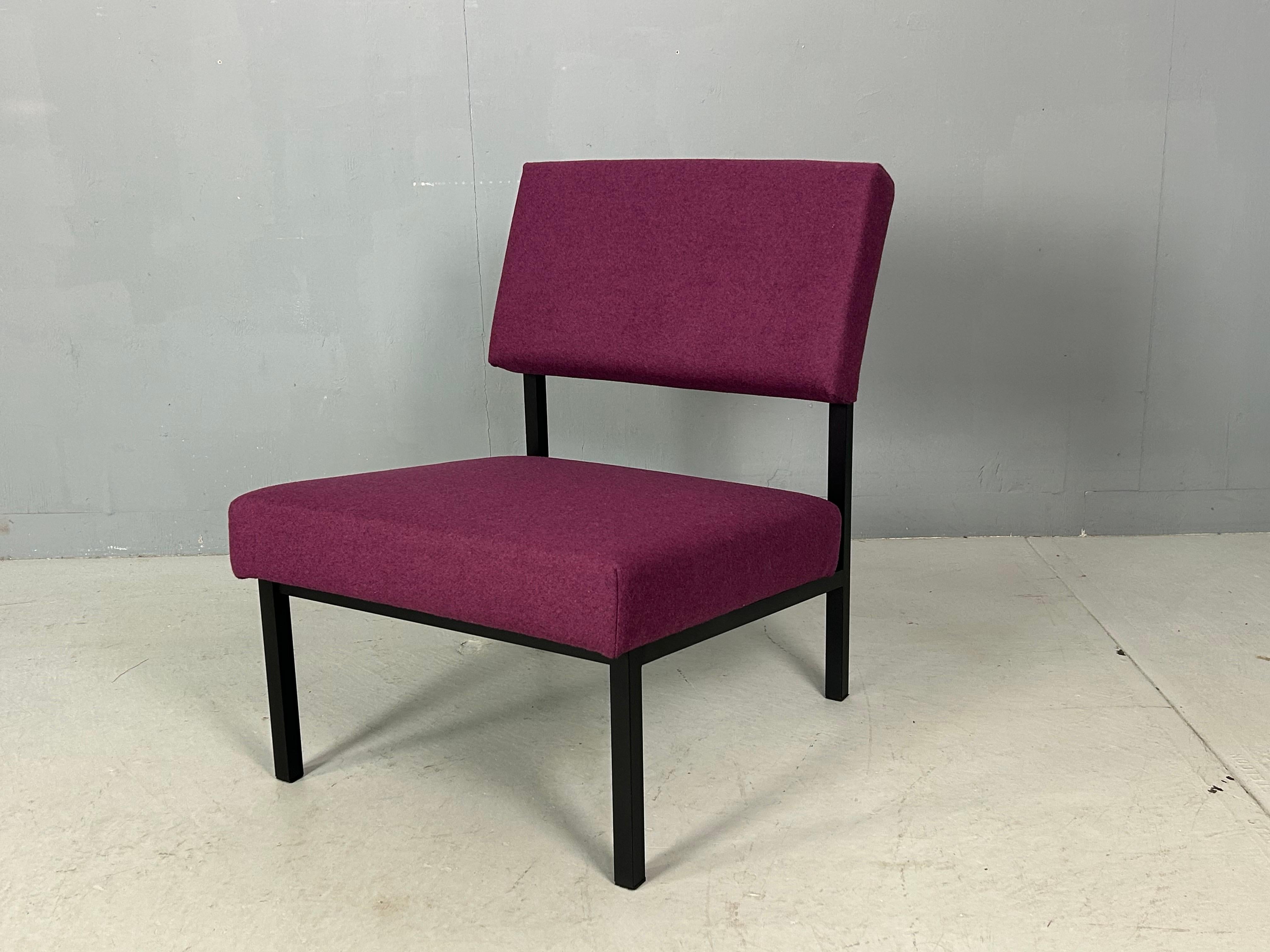 Ensemble canapé Sleeper et fauteuil de salon de Gijs Van Der Sluis couleur aubergine 1961 en vente 11