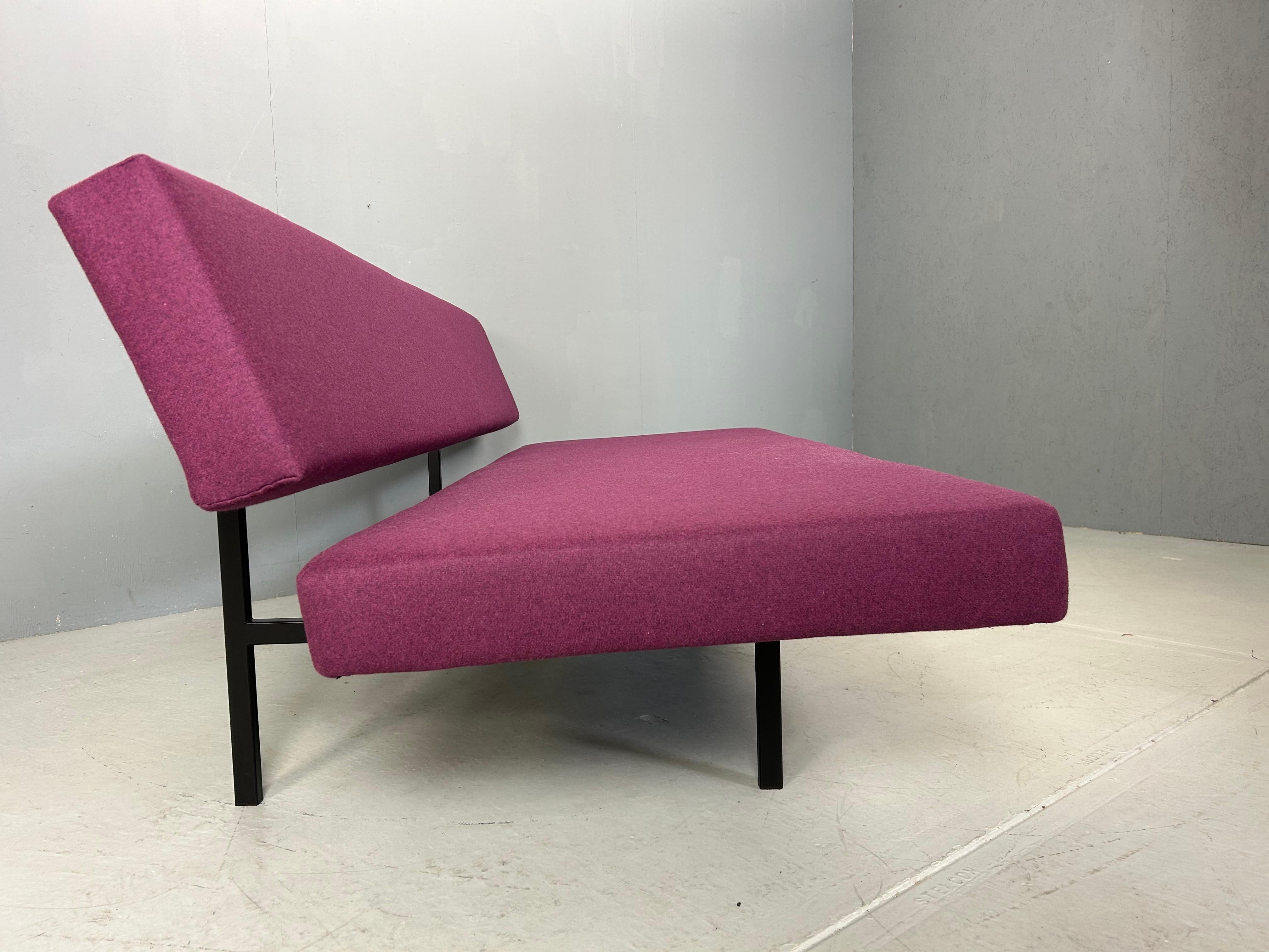 Sofá-cama Gijs Van Der Sluis de color berenjena Modelo 540, 1961 en venta 3