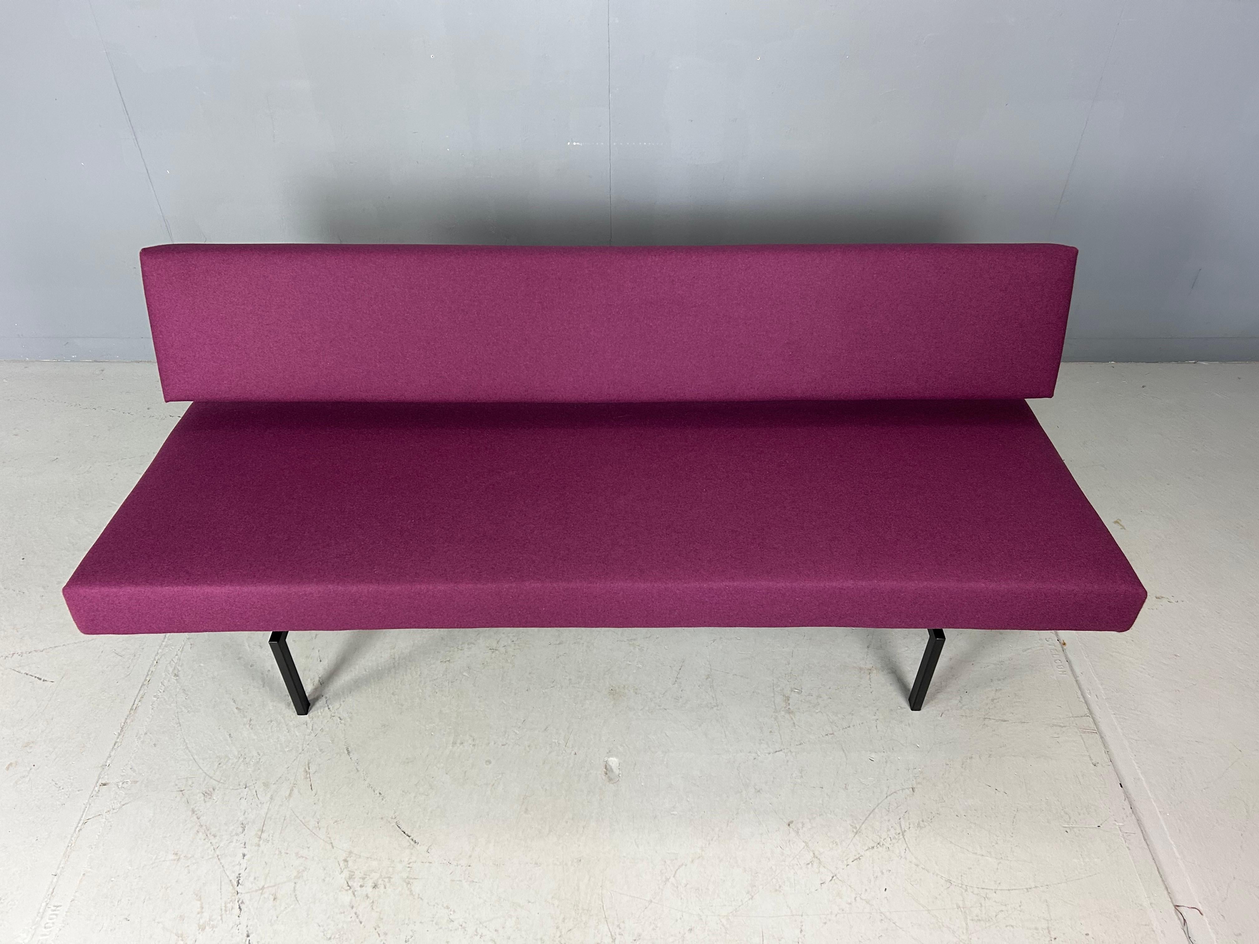 Sofá-cama Gijs Van Der Sluis de color berenjena Modelo 540, 1961 en venta 5