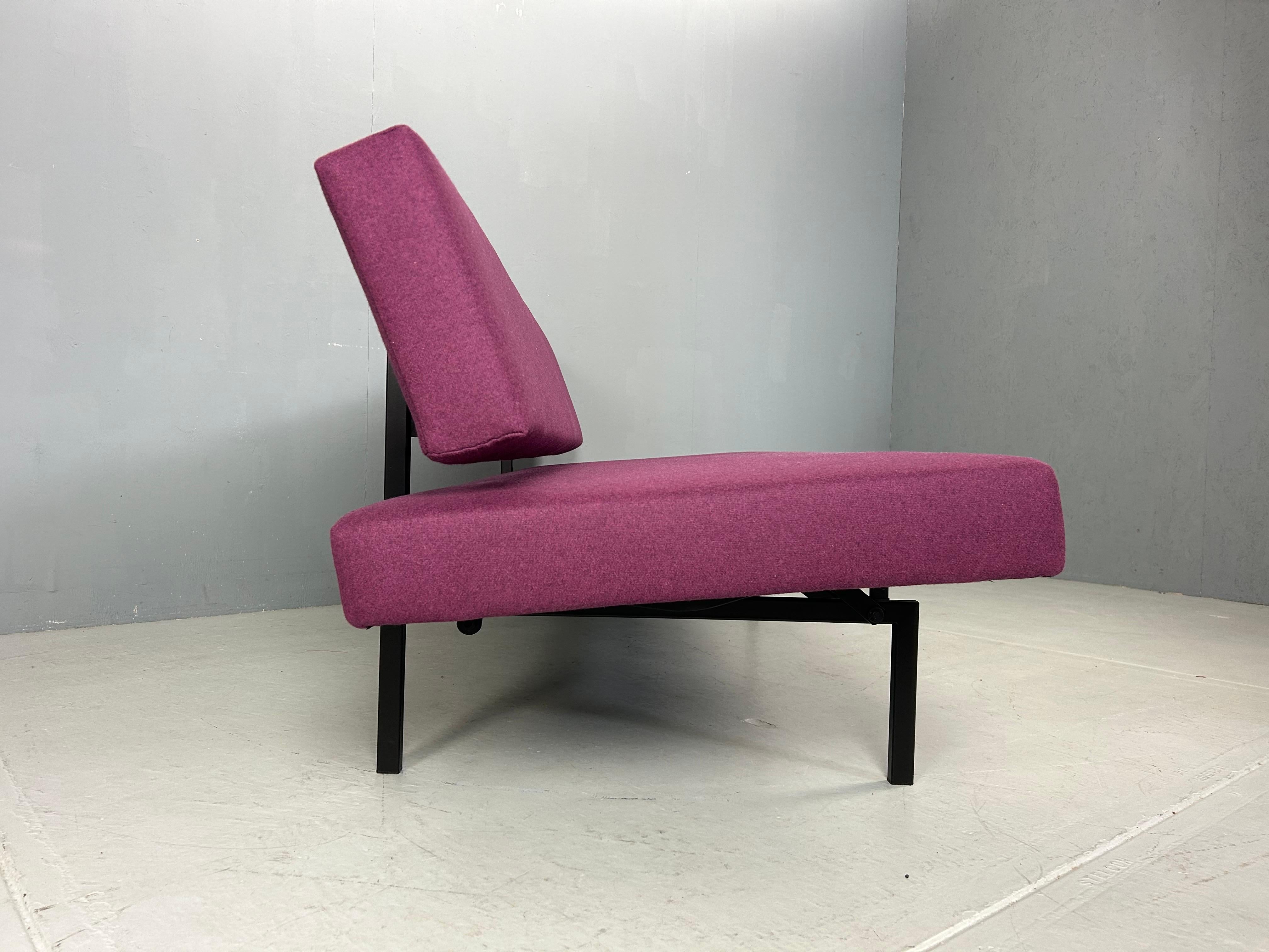 Sofá-cama Gijs Van Der Sluis de color berenjena Modelo 540, 1961 Moderno de mediados de siglo en venta