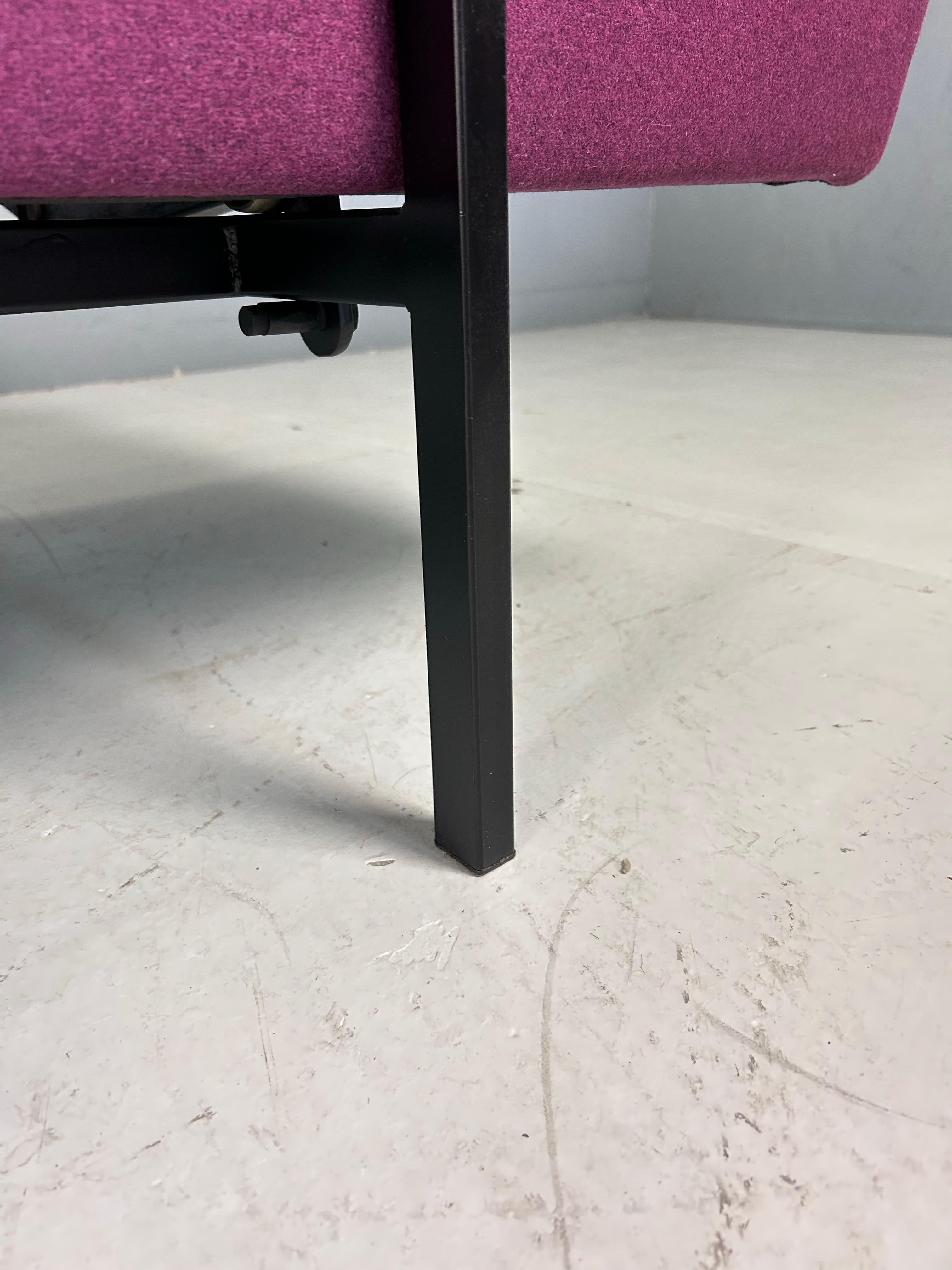 Sofá-cama Gijs Van Der Sluis de color berenjena Modelo 540, 1961 mediados del siglo XX en venta