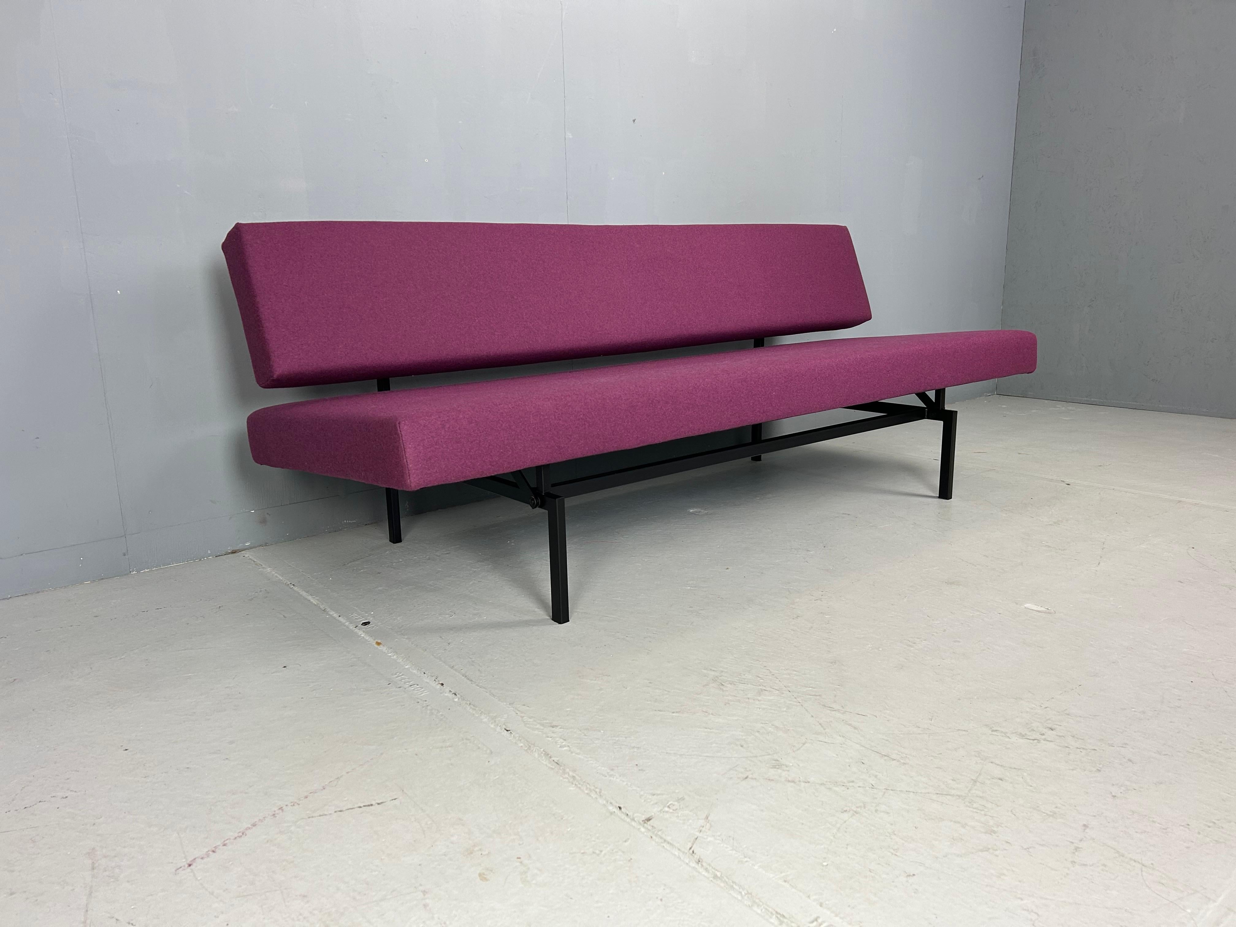 Sofá-cama Gijs Van Der Sluis de color berenjena Modelo 540, 1961 en venta 2