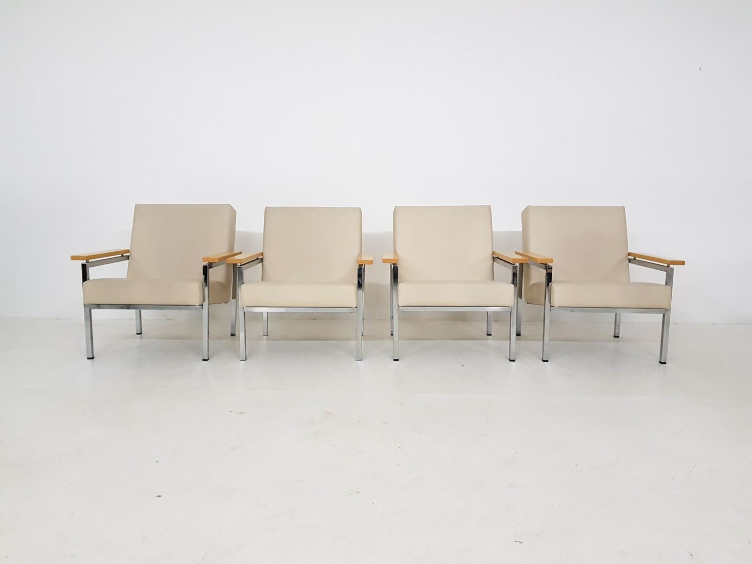 Mid-Century Modern Gijs Van Der Sluis Model 30 Beige Leather Lounge Chair, the Netherlands, 1960s