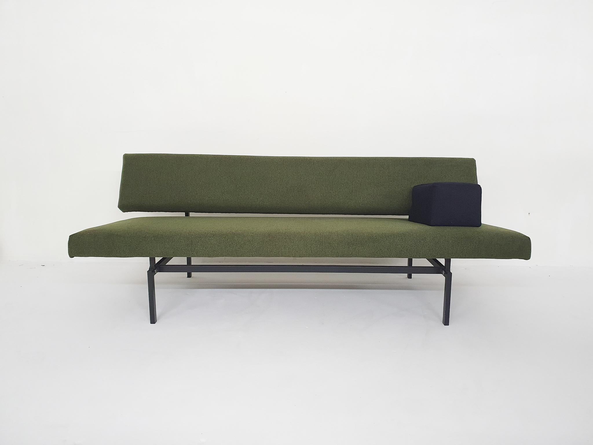 Black metal frame and new forrest green upholstery with a matching cushion uphosltered in the same fabric but in black.

Gijs van der Sluis was a Dutch furniture designer from the mid-century. He started his own company 