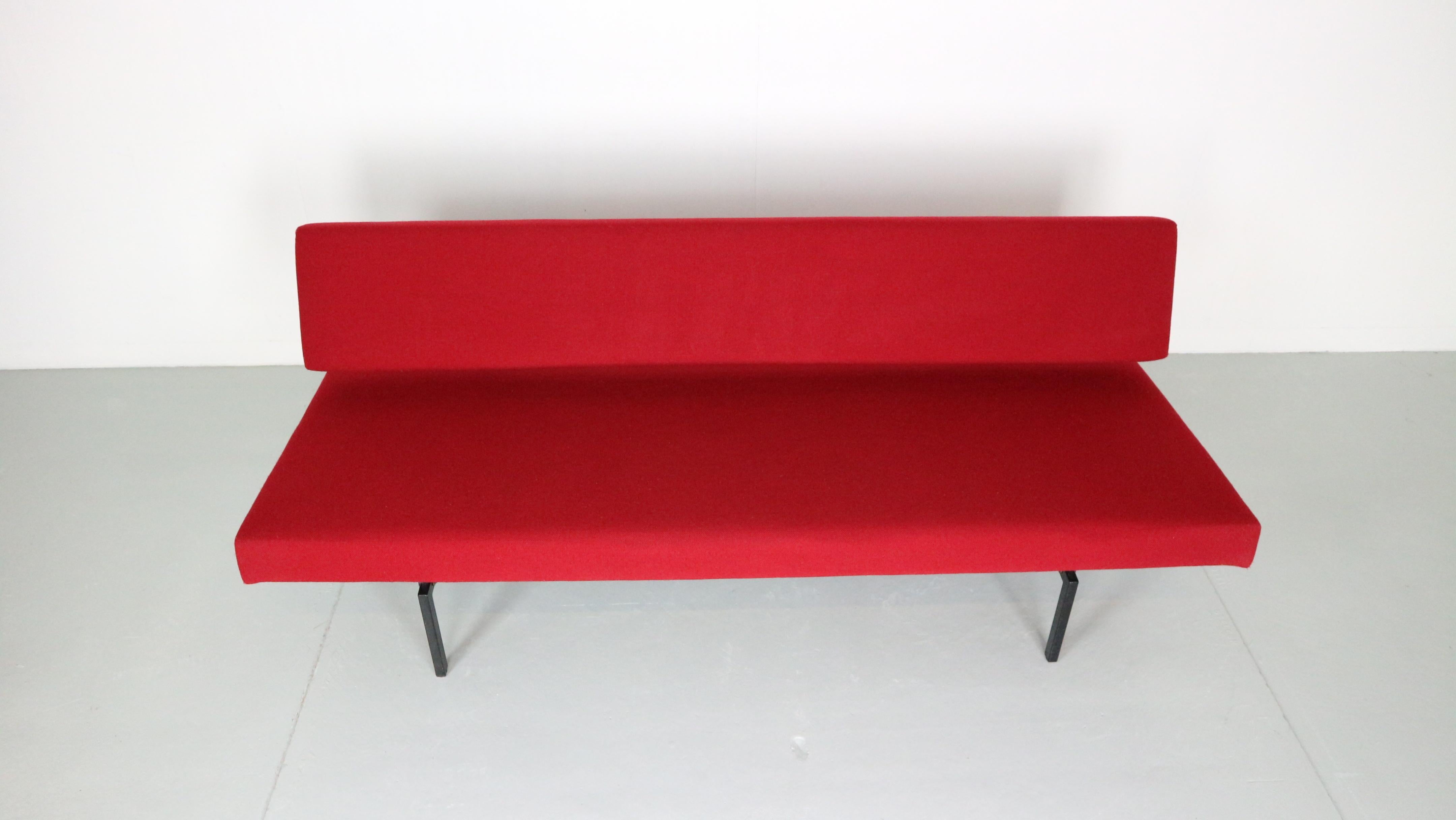 Gijs Van Der Sluis Rotes Sleeper Sofa-Tagesbett Modell 540, 1961 (Moderne der Mitte des Jahrhunderts)