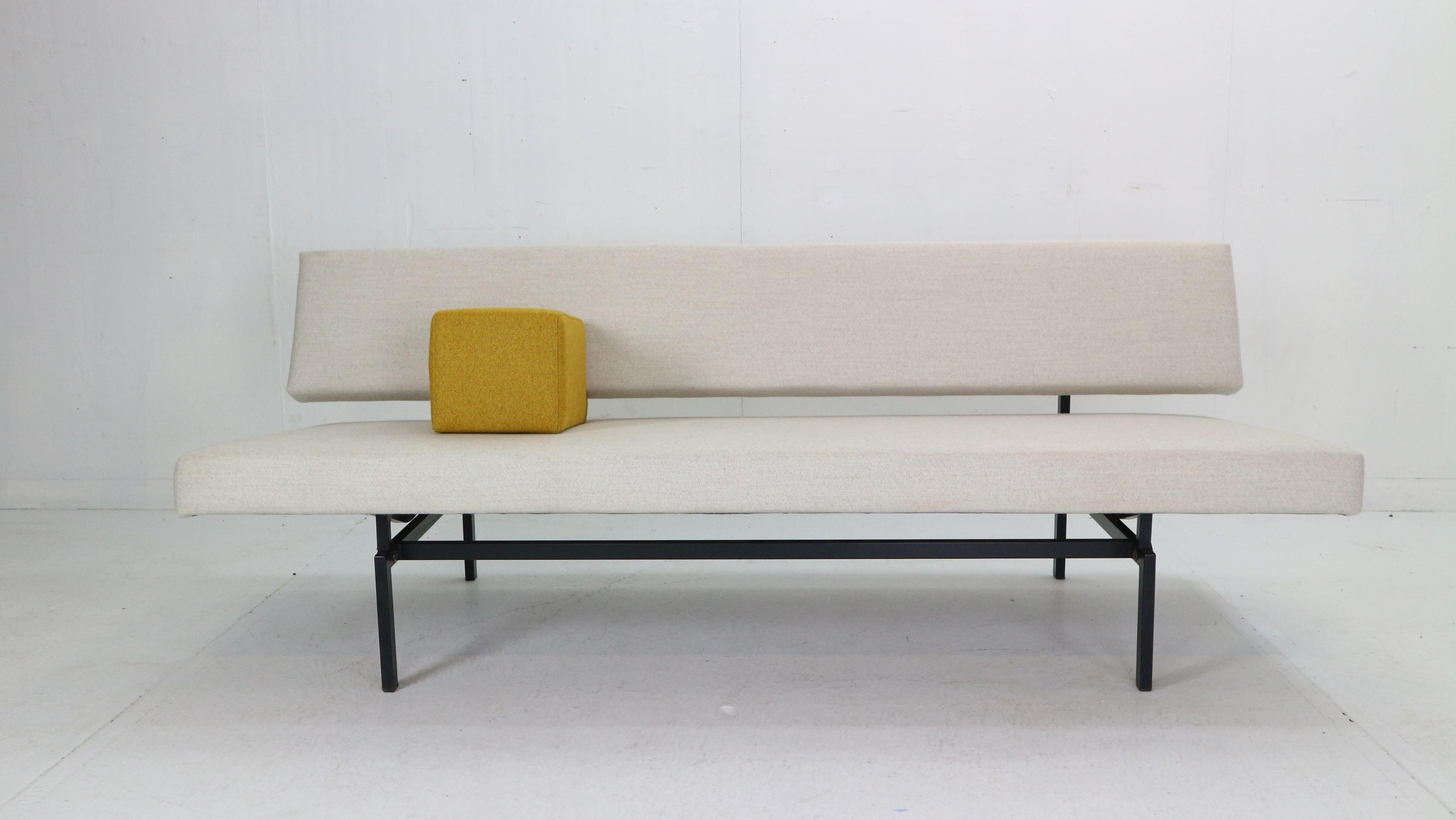 Mid-Century Modern Gijs Van Der Sluis Sofa or Daybed in Broken White & Yellow 