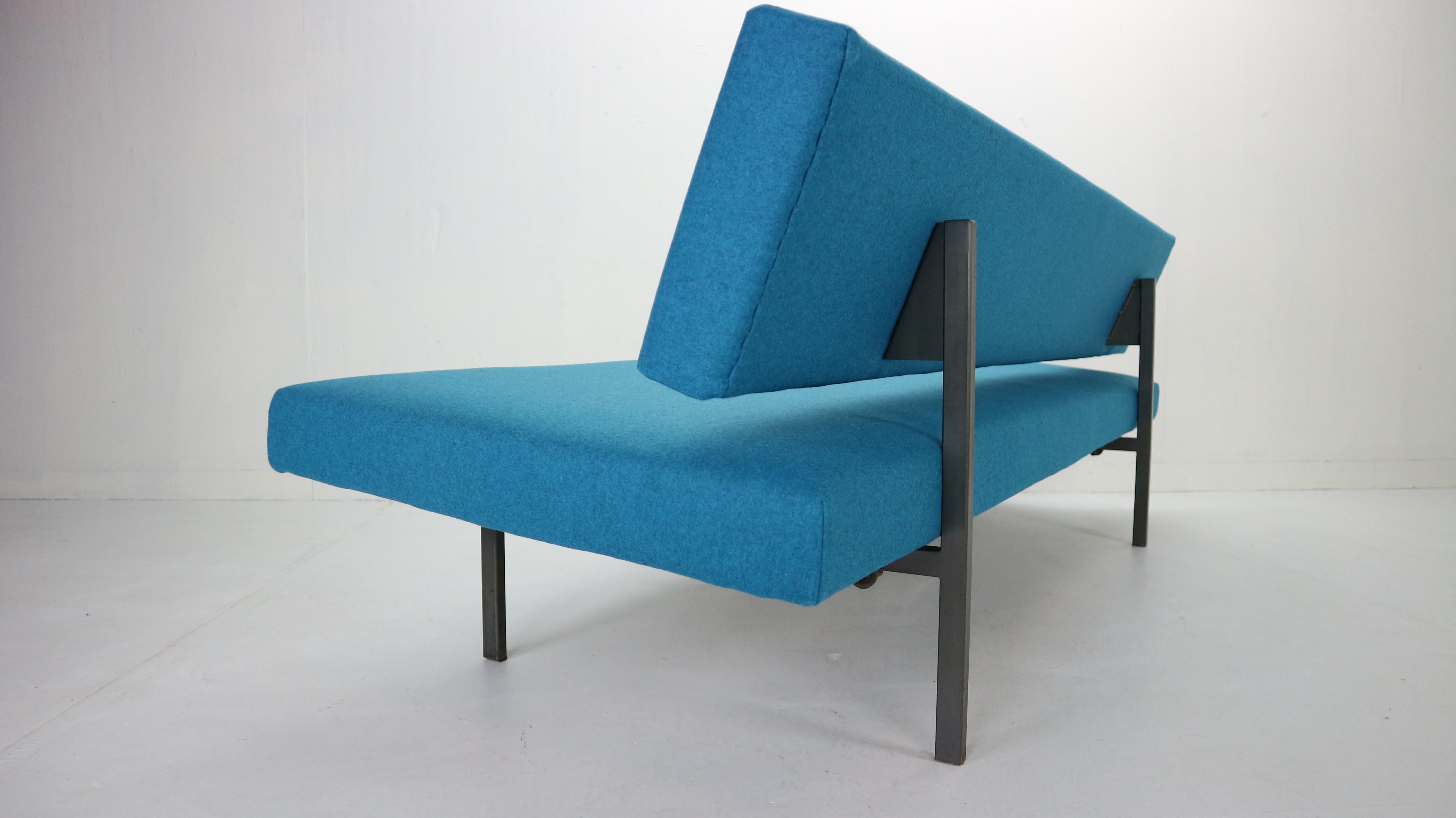 Gijs Van Der Sluis Streamline Blue Sleeper Sofa Daybed Model 540, 1961 2