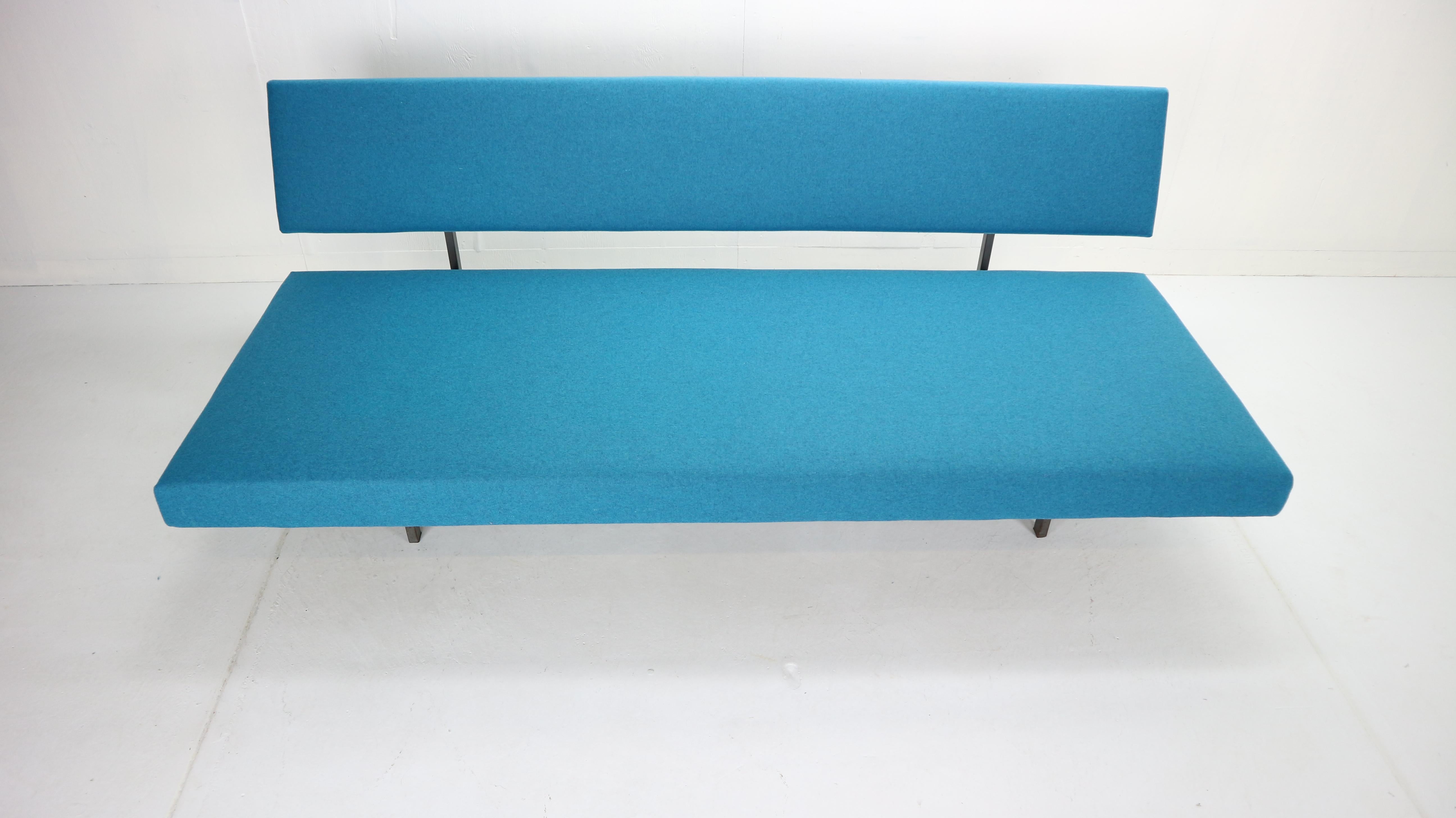 Gijs Van Der Sluis Streamline Blue Sleeper Sofa Daybed Model 540, 1961 4