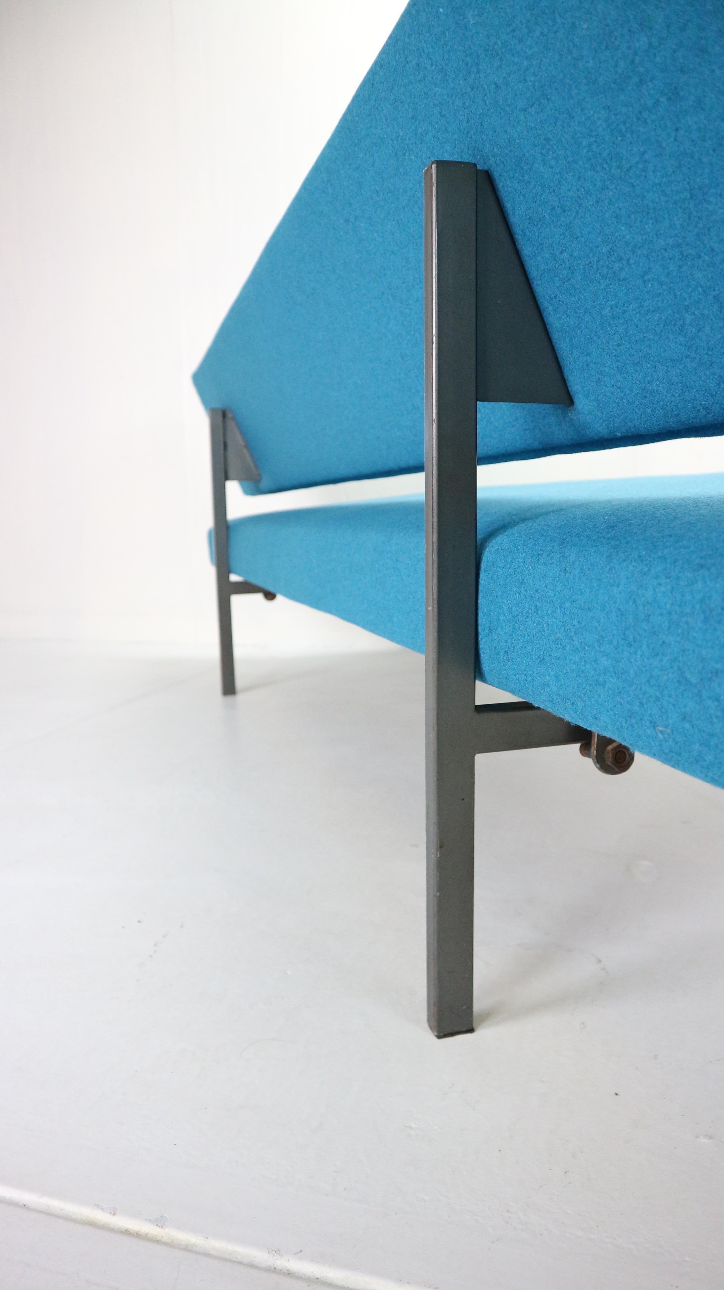 Gijs Van Der Sluis Streamline Blue Sleeper Sofa Daybed Model 540, 1961 6