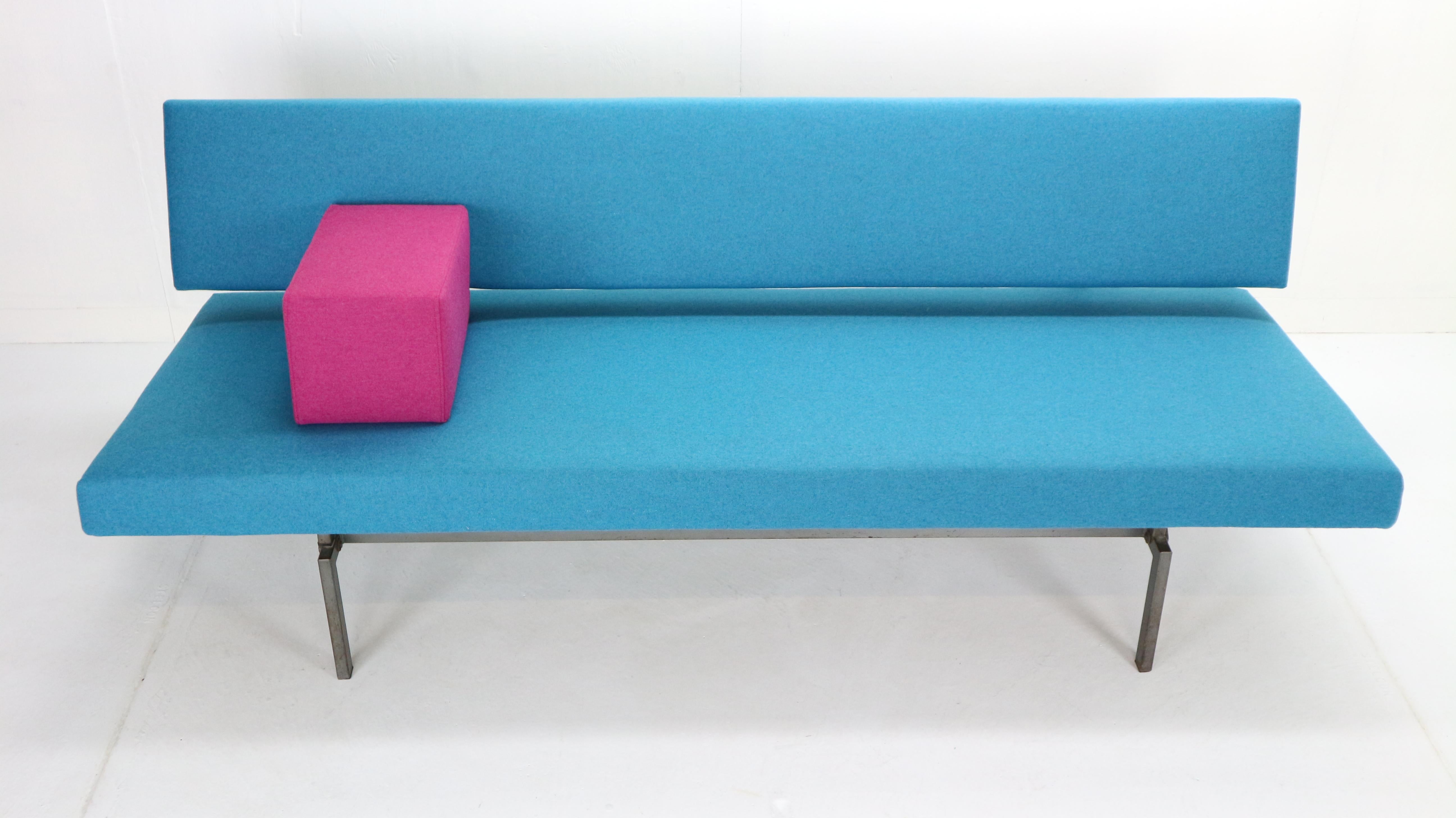 Gijs Van Der Sluis Streamline Blue Sleeper Sofa Daybed Model 540, 1961 In Good Condition In The Hague, NL