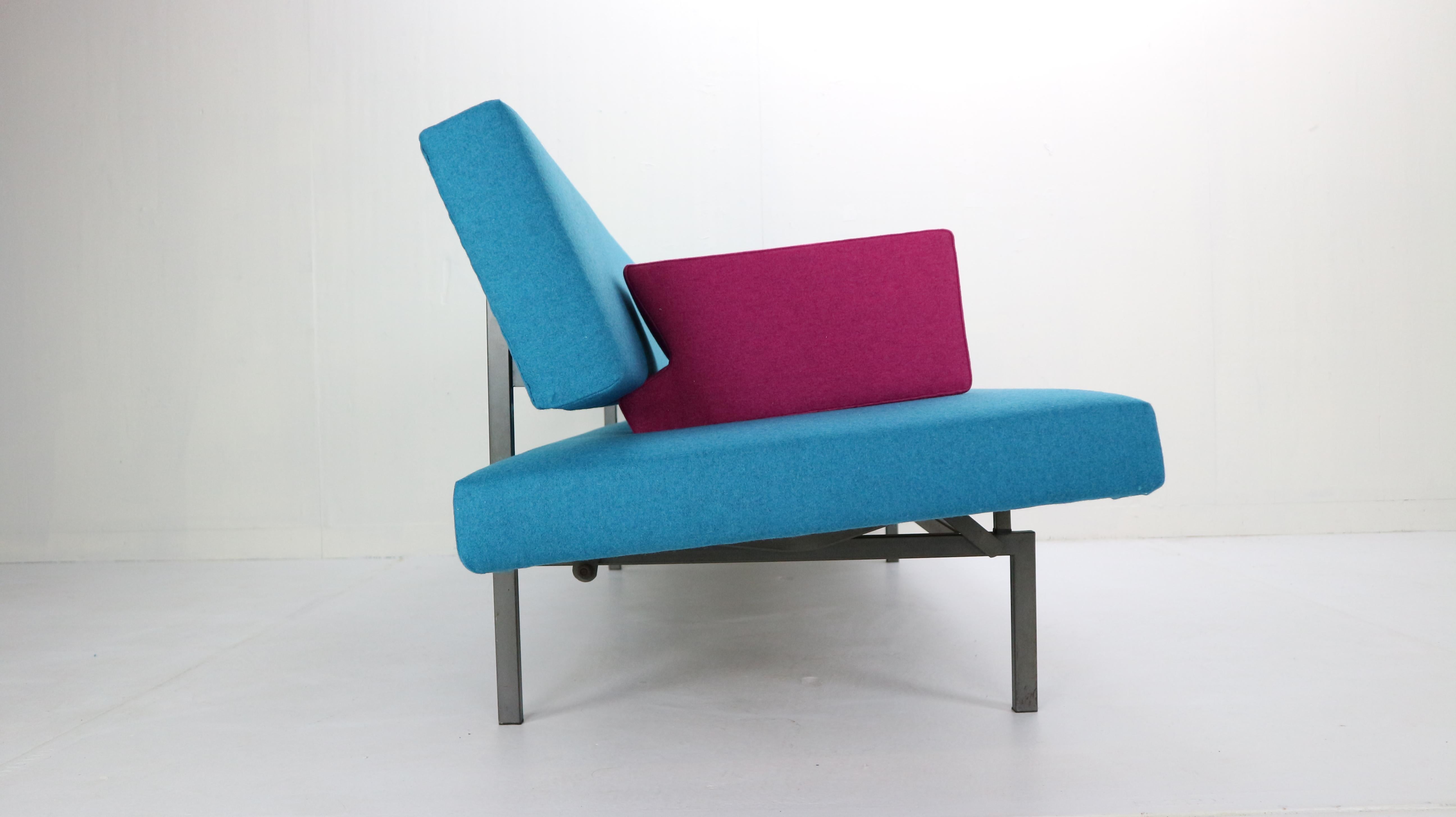 Metal Gijs Van Der Sluis Streamline Blue Sleeper Sofa Daybed Model 540, 1961