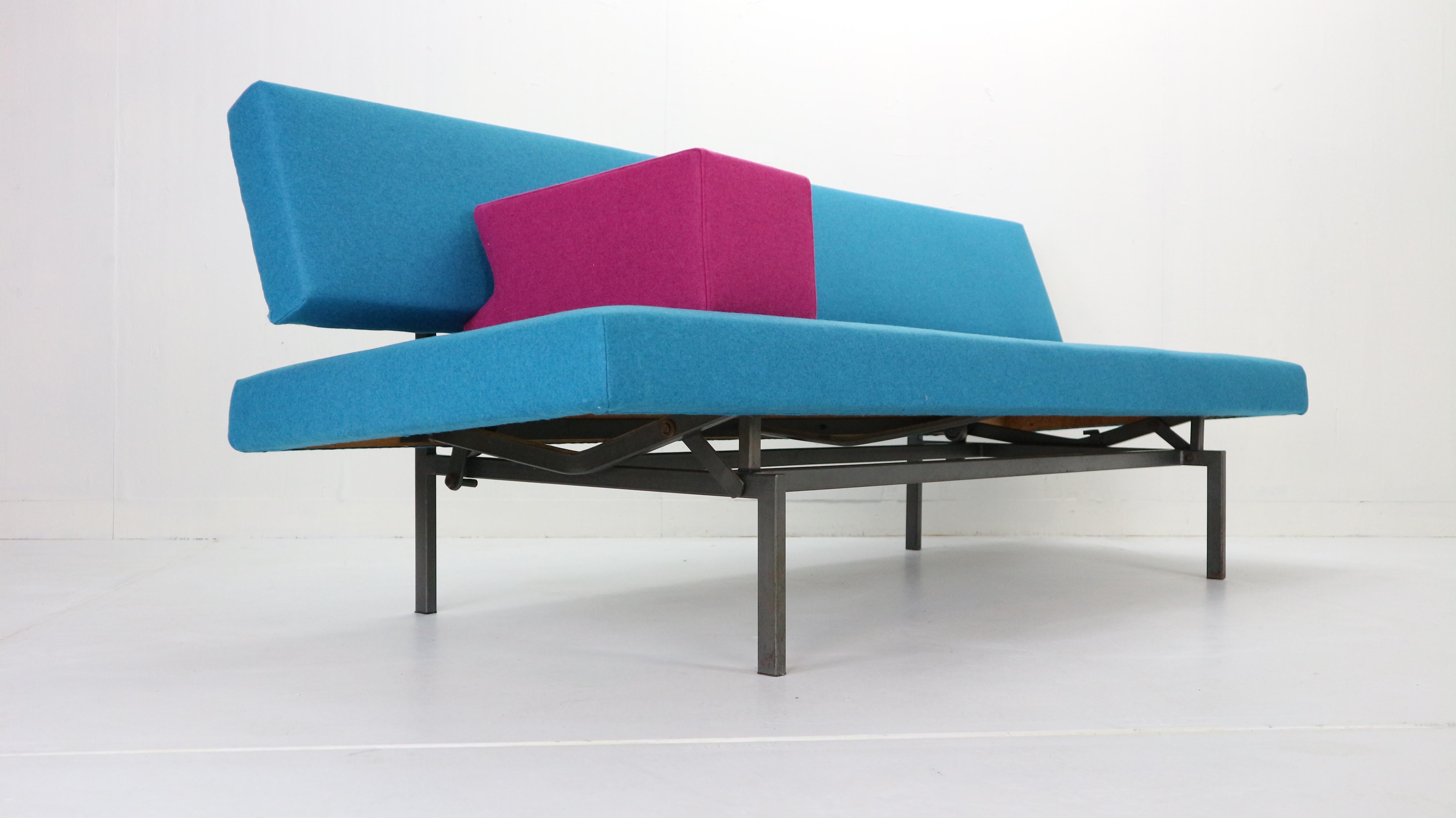 Gijs Van Der Sluis Streamline Blue Sleeper Sofa Daybed Model 540, 1961 1
