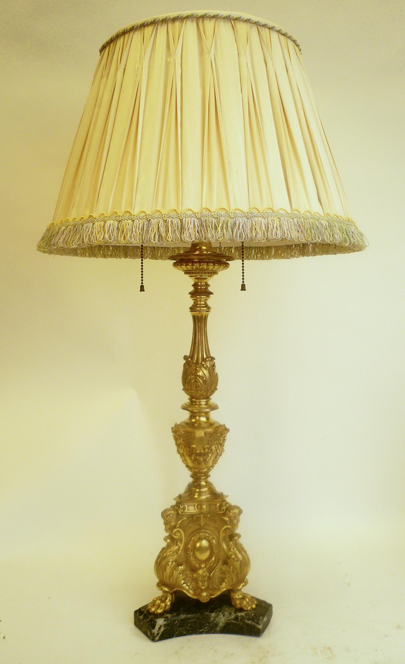 20ième siècle Lampe seau de style Renaissance en bronze doré par E. F. Caldwell en vente