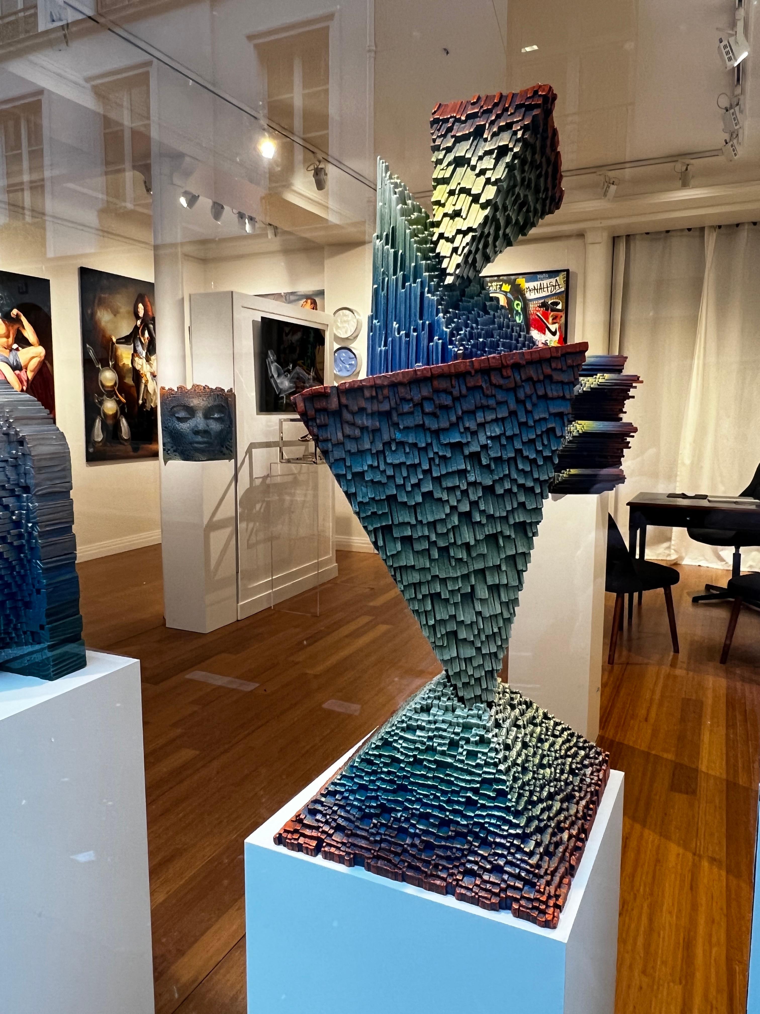 Sculpture unique et originale de Gil Bruvel.
De la nouvelle série de sculptures Cubic.

Gil Bruvel est un artiste visuel né en 1959 à Sydney, il vit et travaille à Houston, aux États-Unis.

Cet artiste, fils de charpentier, Gil Bruvel compose ses