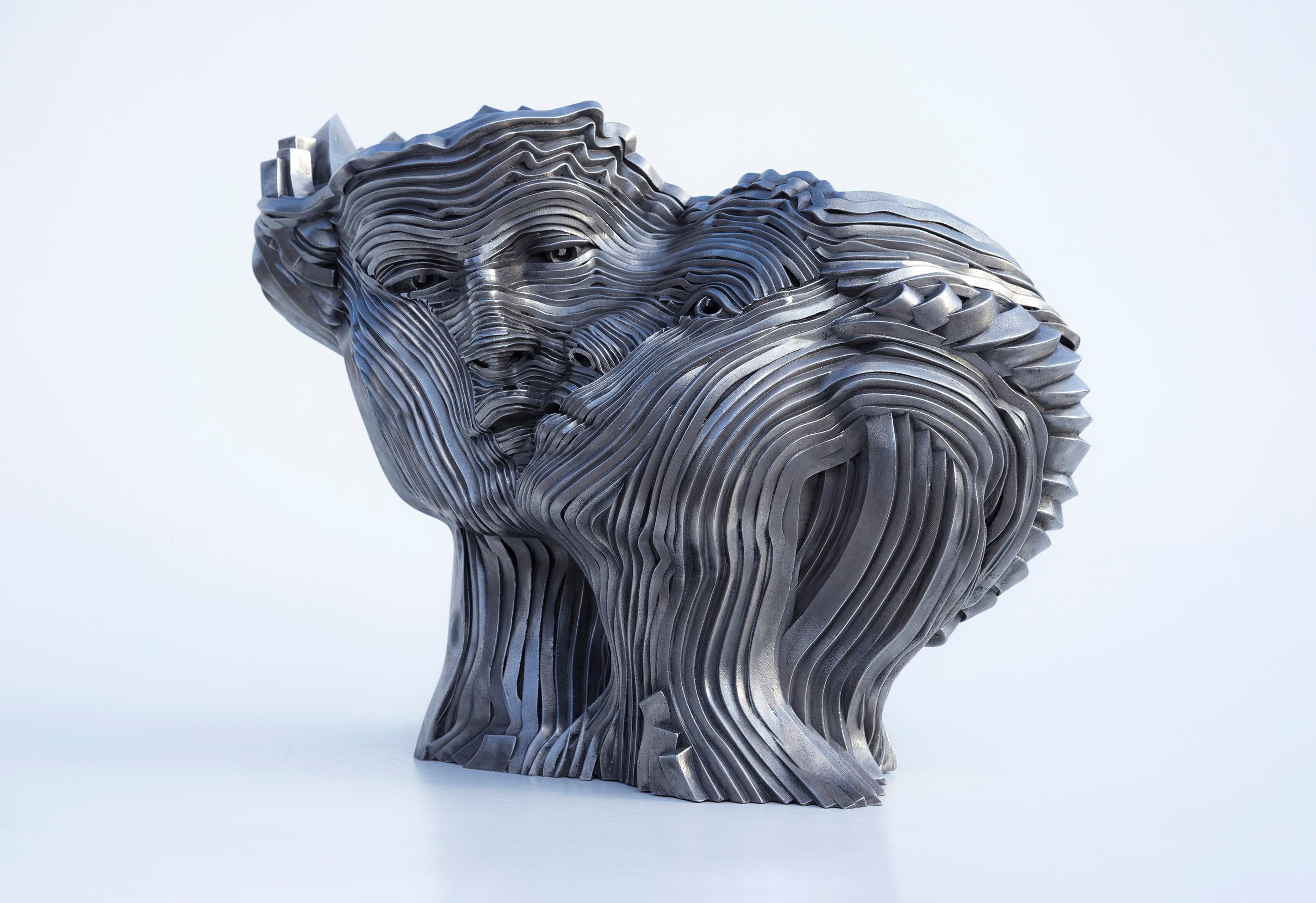 Flowing - 21e siècle, Contemporain, Sculpture figurative, Acier inoxydable - Gris Figurative Sculpture par Gil Bruvel