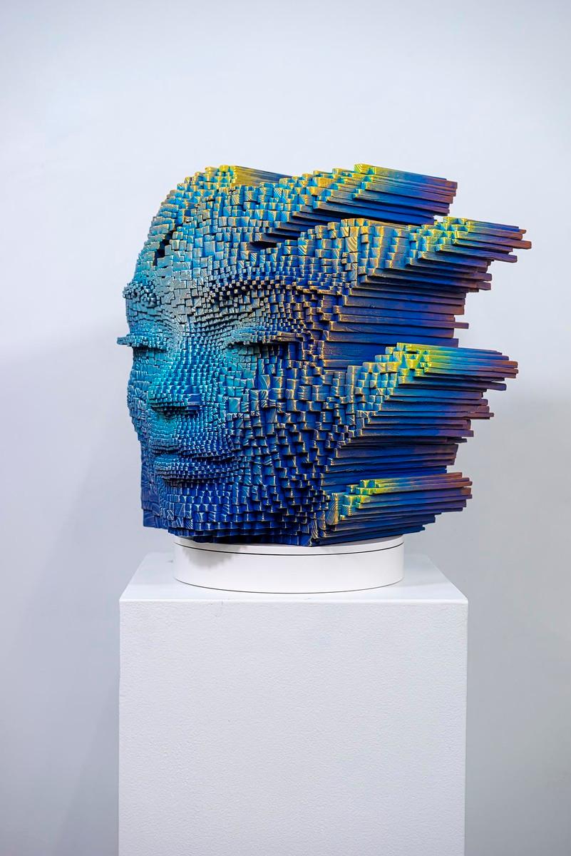 Flowing  - Sculpture by Gil Bruvel