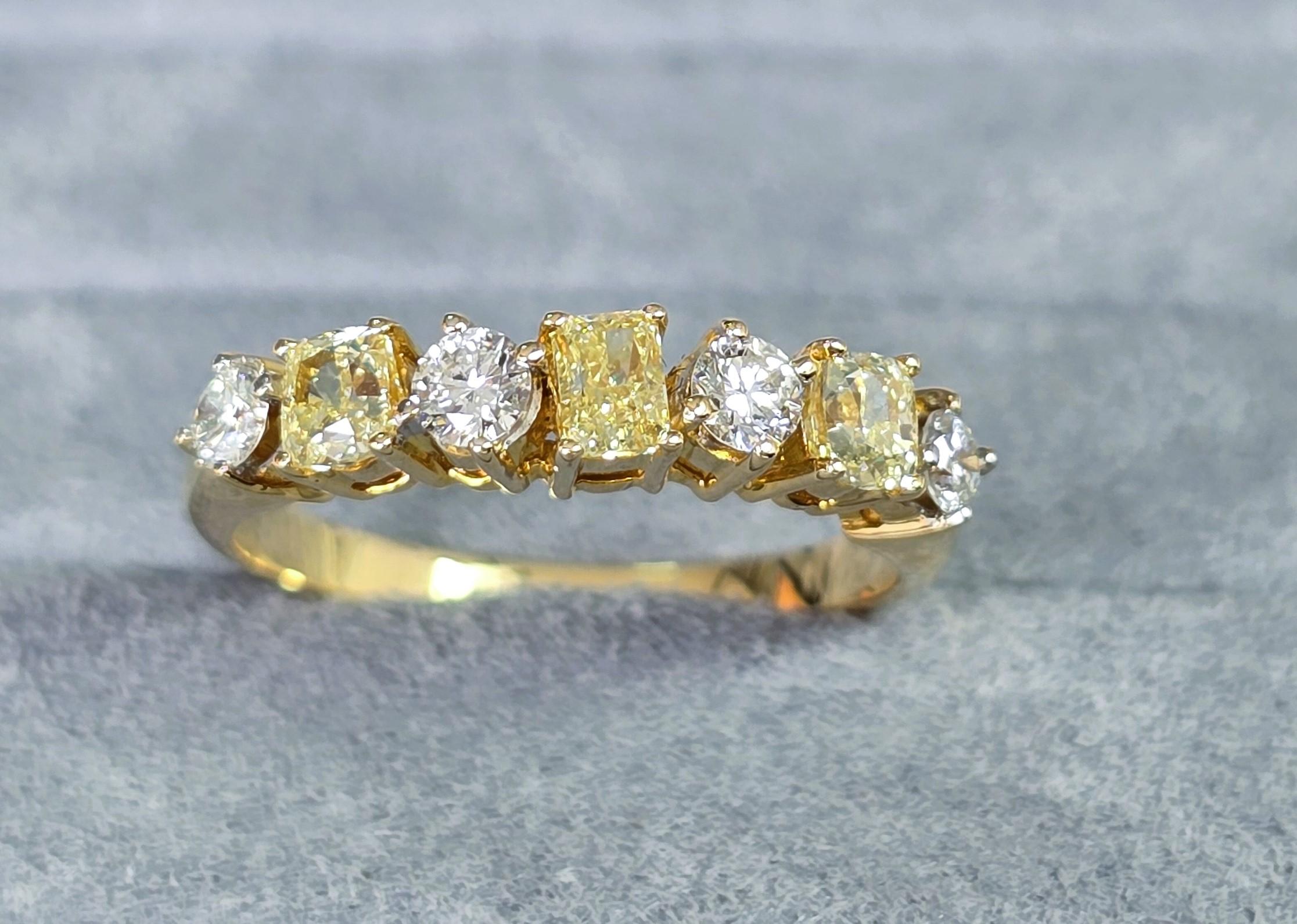 Bague avec diamant jaune fantaisie de 0,21 carat certifié VVS - VS pureté GIl en vente 1