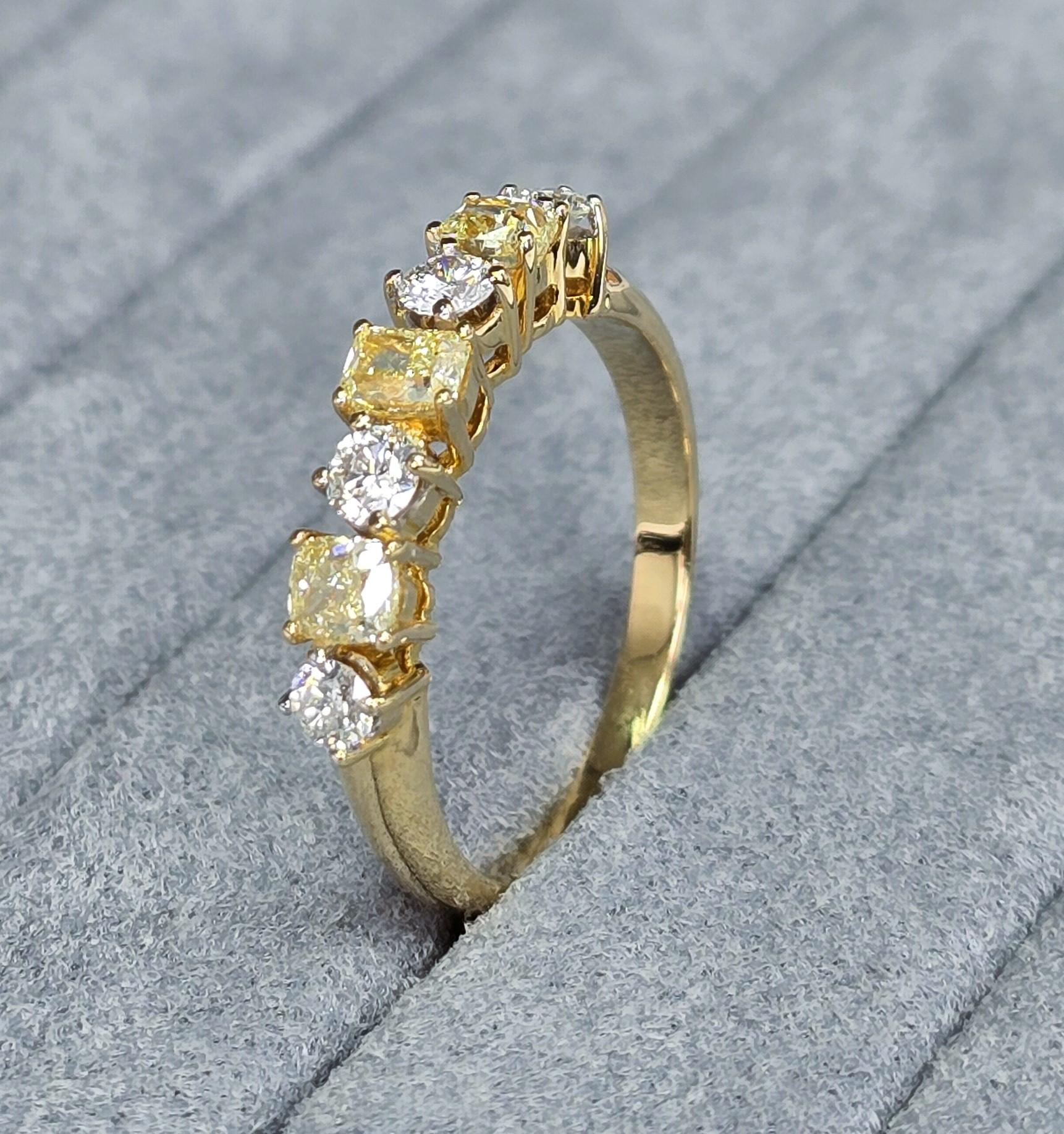 Bague avec diamant jaune fantaisie de 0,21 carat certifié VVS - VS pureté GIl en vente 2