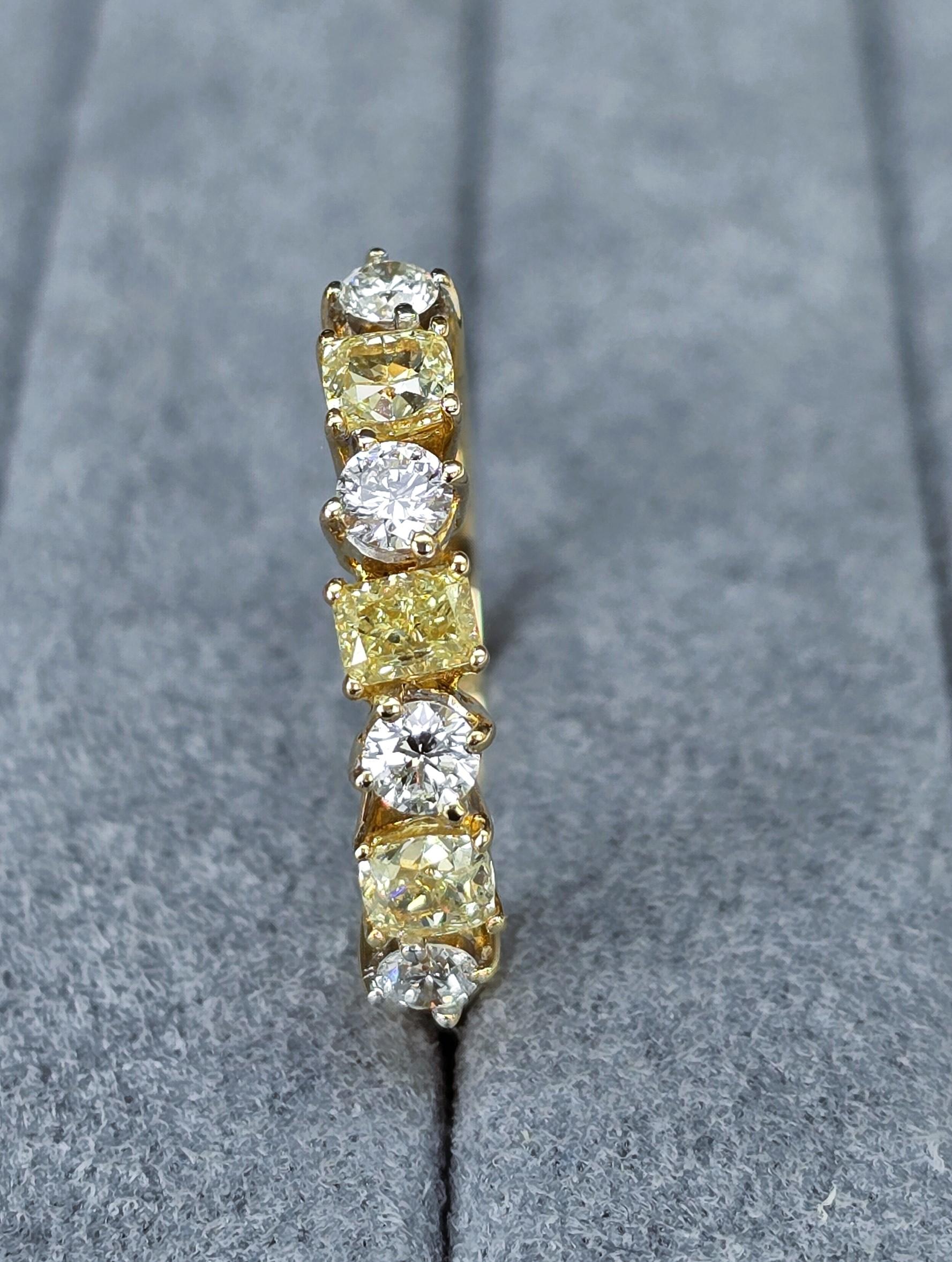 Bague avec diamant jaune fantaisie de 0,21 carat certifié VVS - VS pureté GIl en vente 3