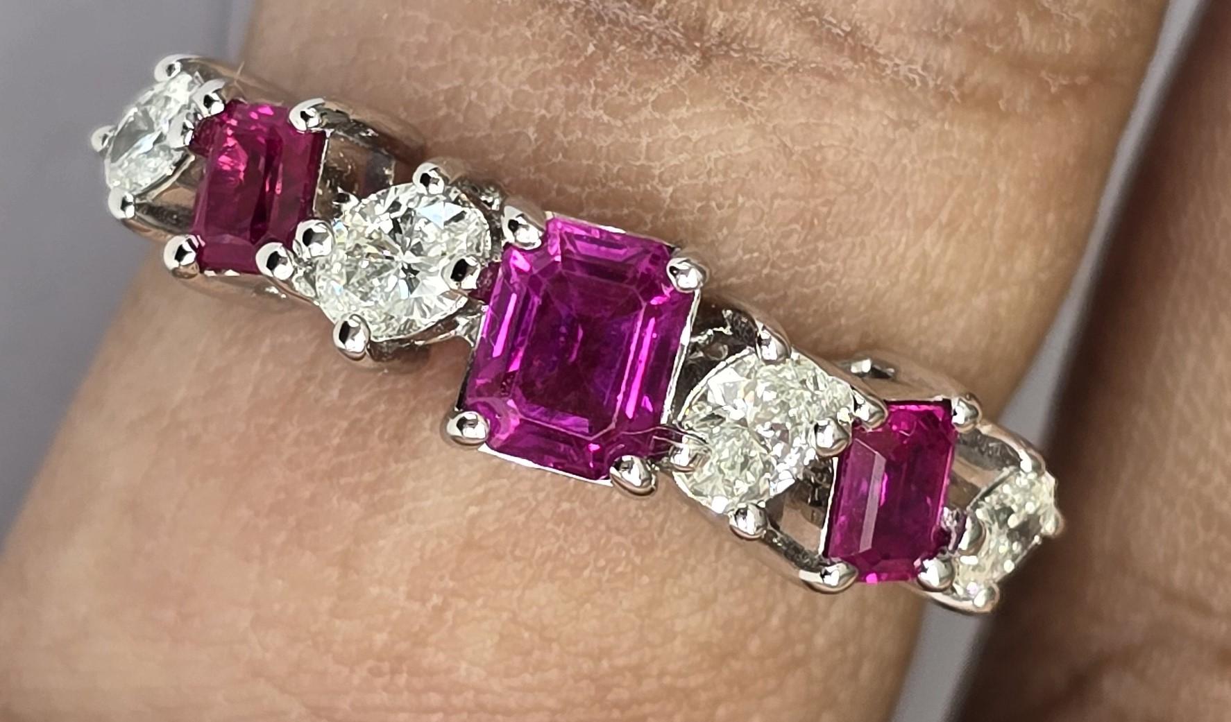 Ottagono Anello con rubino certificato GIL da 0,77 carati in vendita