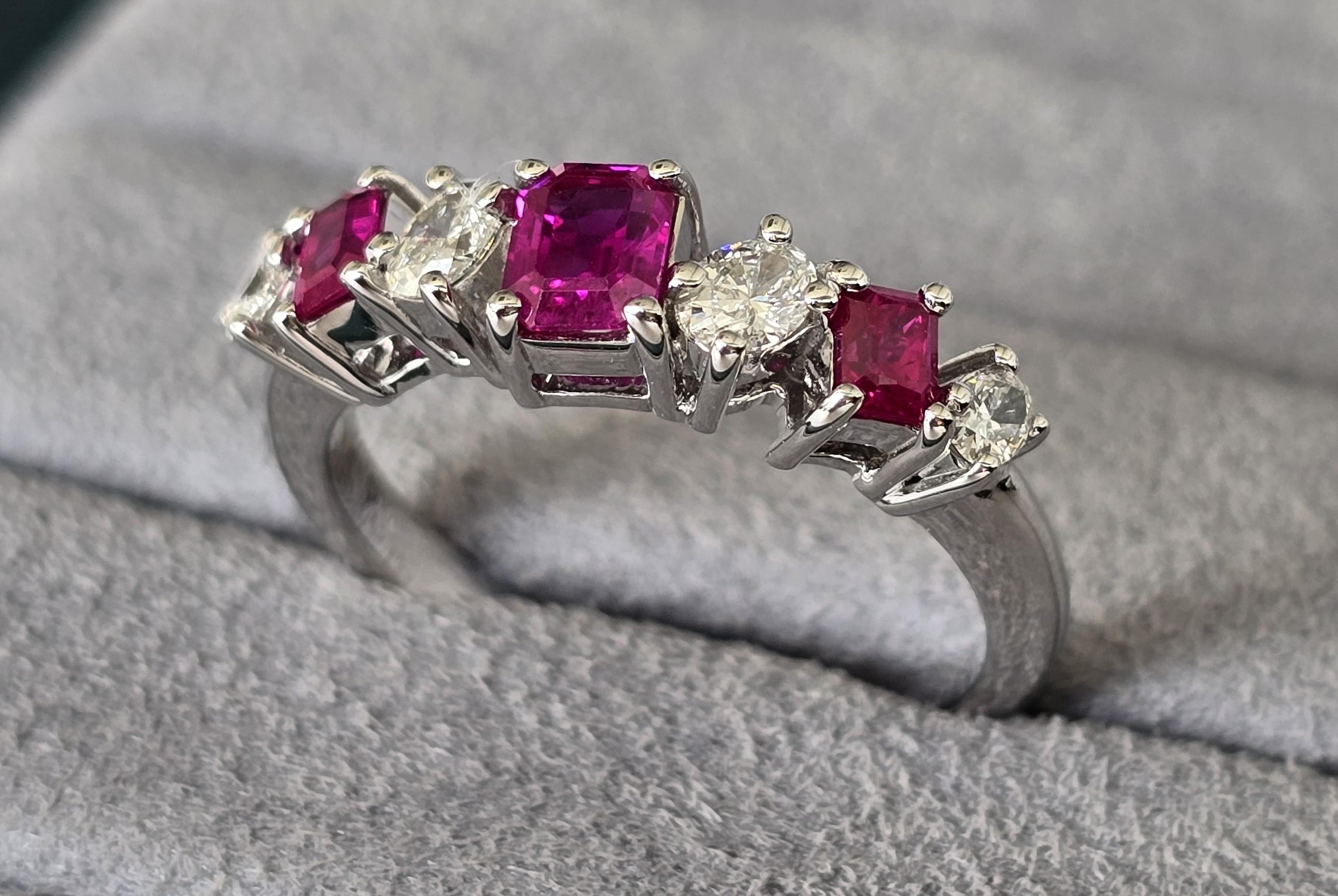 Anello con rubino certificato GIL da 0,77 carati in vendita 1