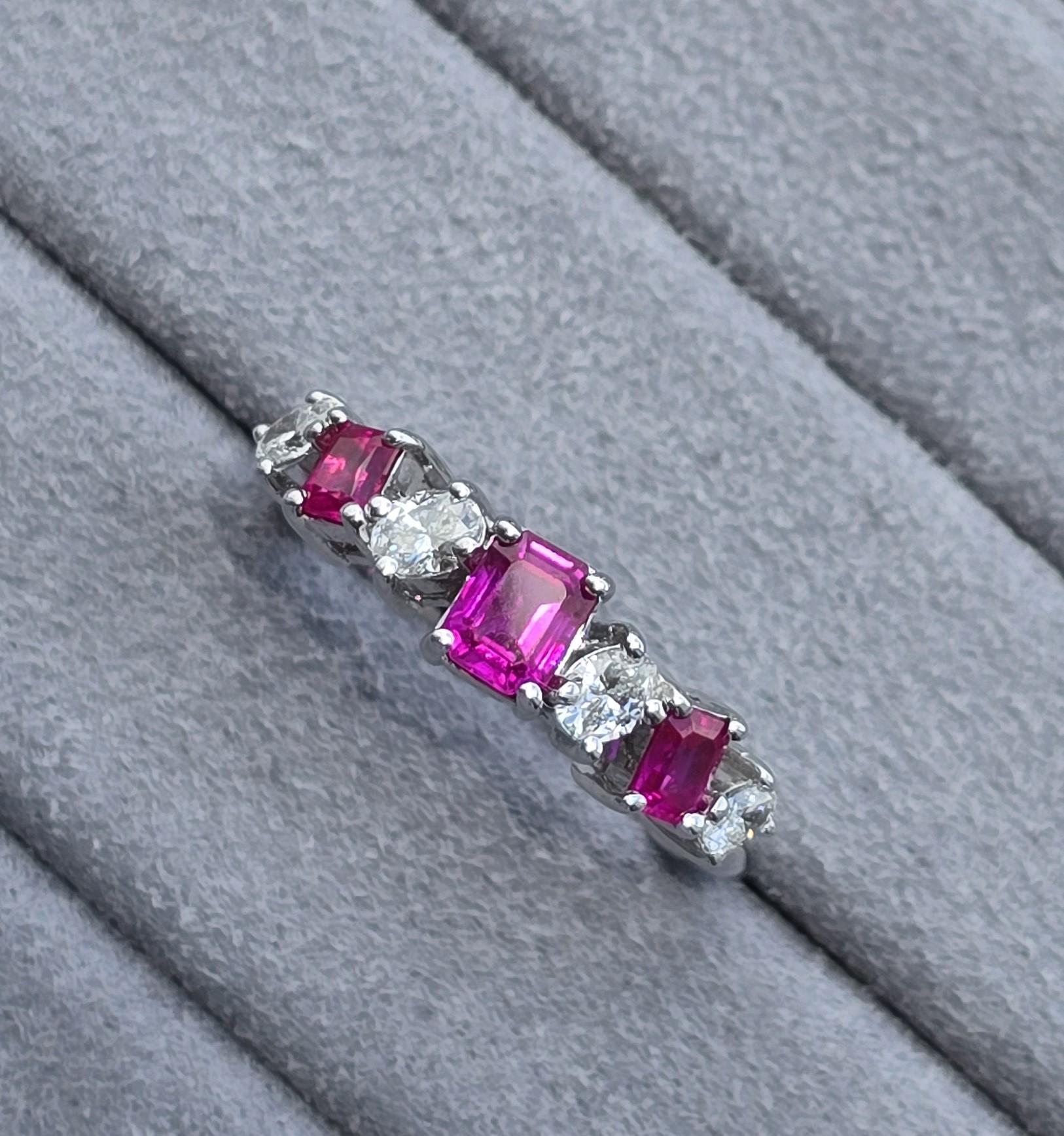 Anello con rubino certificato GIL da 0,77 carati in vendita 4