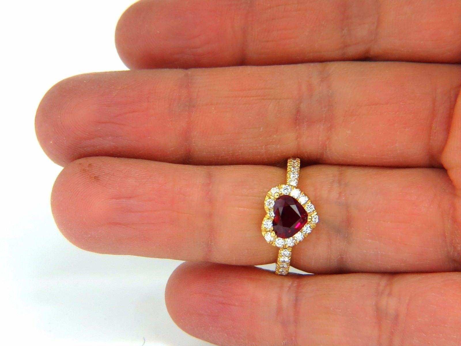 Bague 14 carats avec diamants et rubis naturel taille cœur de 1,62 carat certifié GIL en vente 1