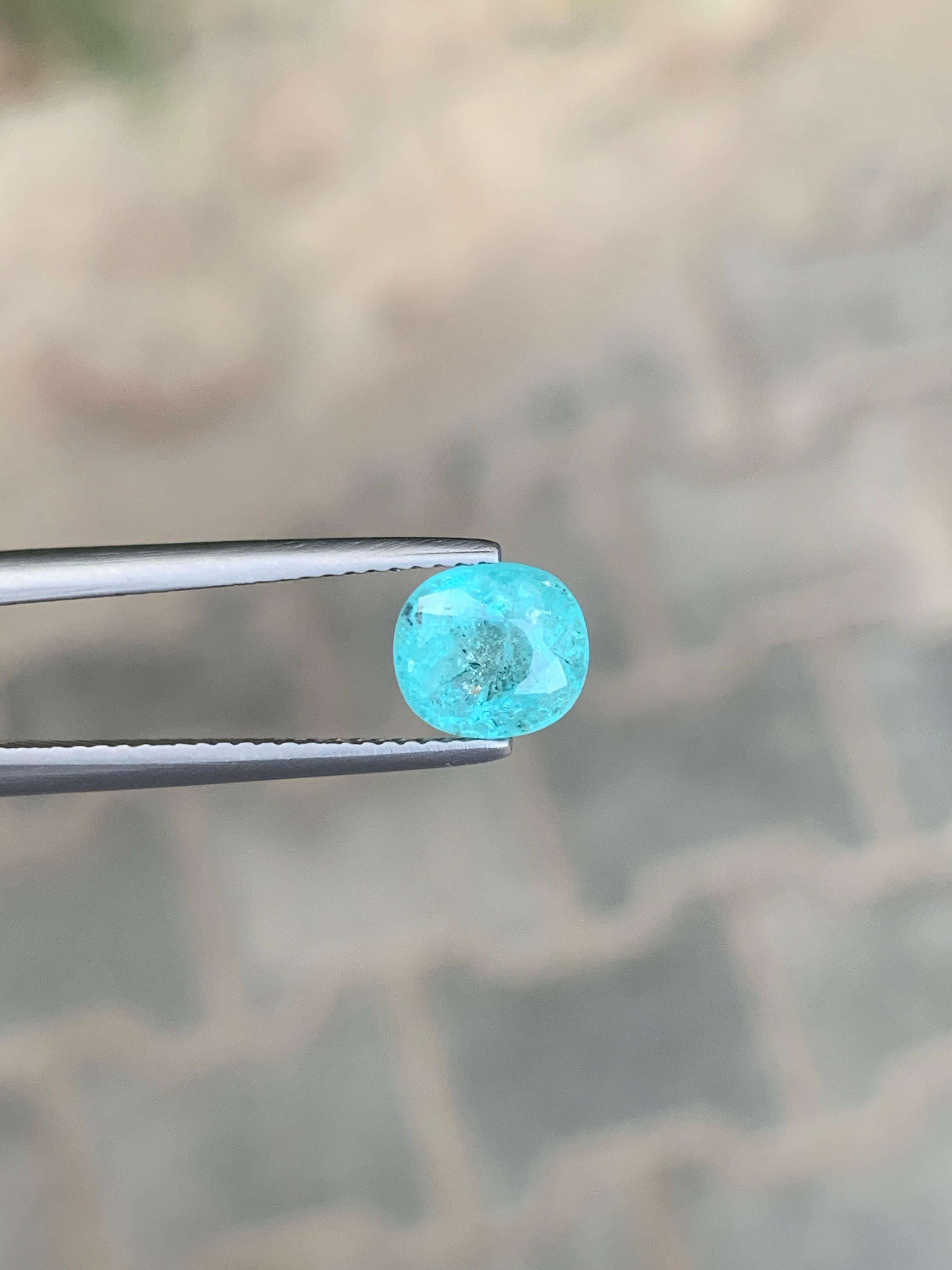 Taglio ovale Gemma naturale sfusa di forma ovale di tormalina Paraiba certificata GIL da 1.94 carati in vendita