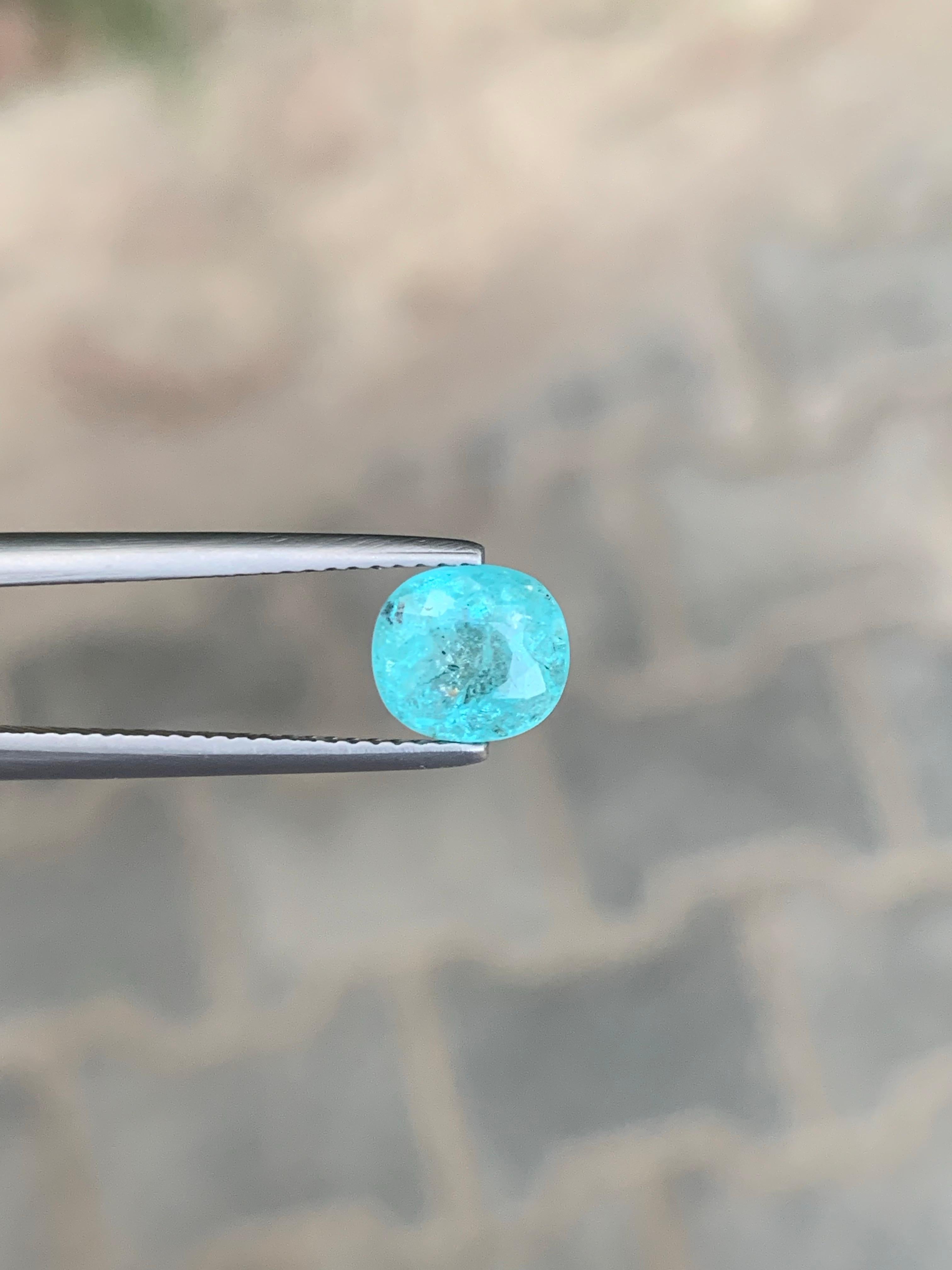 Gemma naturale sfusa di forma ovale di tormalina Paraiba certificata GIL da 1.94 carati In condizioni Nuovo in vendita a Peshawar, PK