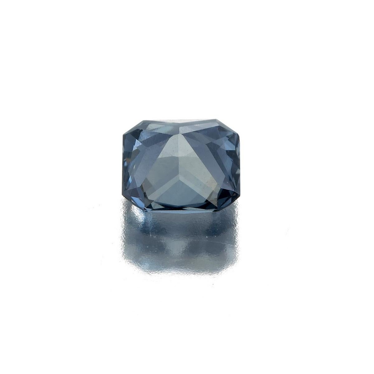 Taille octogone Spinelle bleu cobalt de Birmanie non chauffée certifiée GIL de 2,12 carats en vente