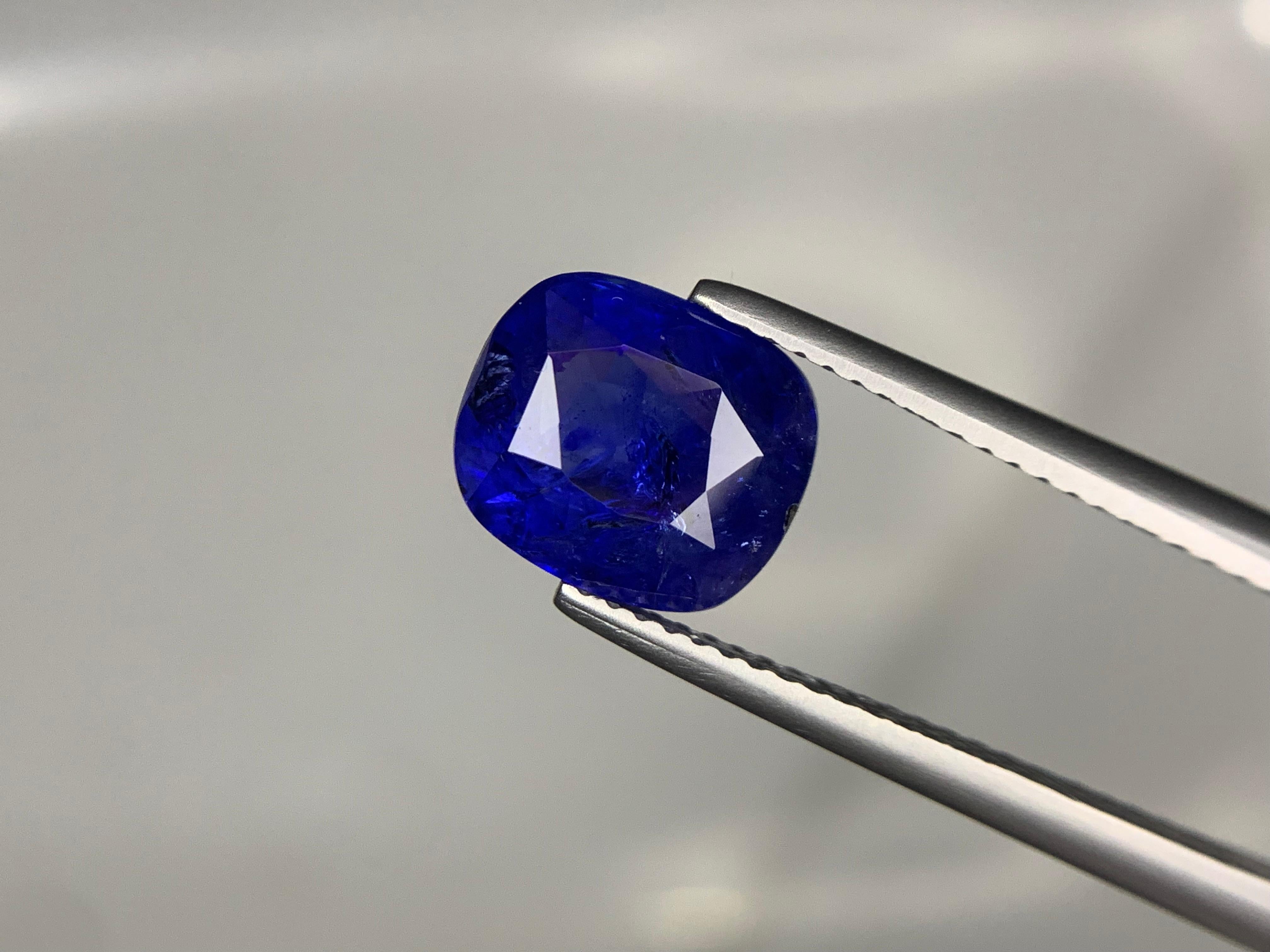 Taille coussin Saphir royal bleu de Ceylan certifié GIL de 4,57 carats naturel en vrac en vente