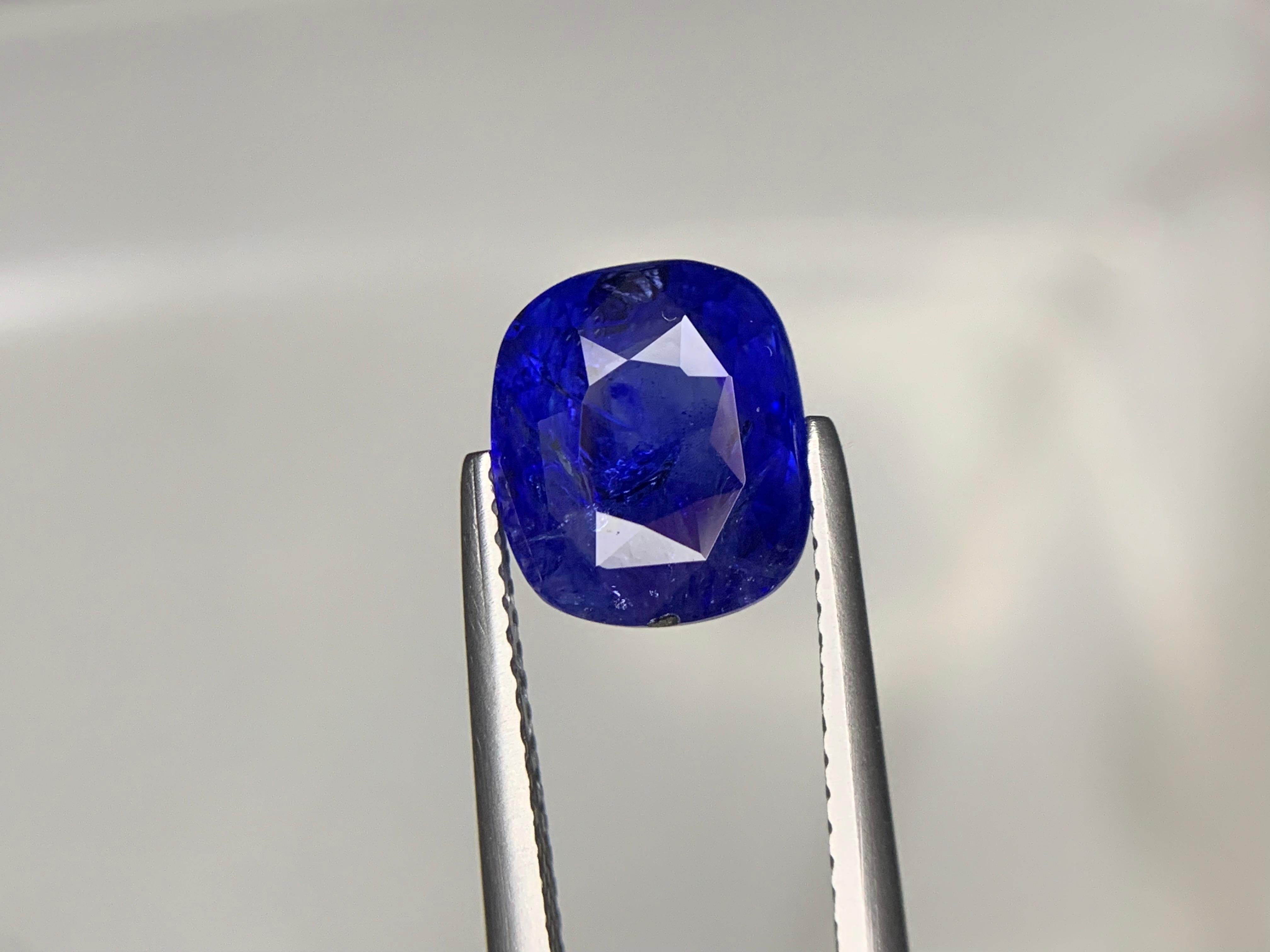 Saphir royal bleu de Ceylan certifié GIL de 4,57 carats naturel en vrac en vente 1