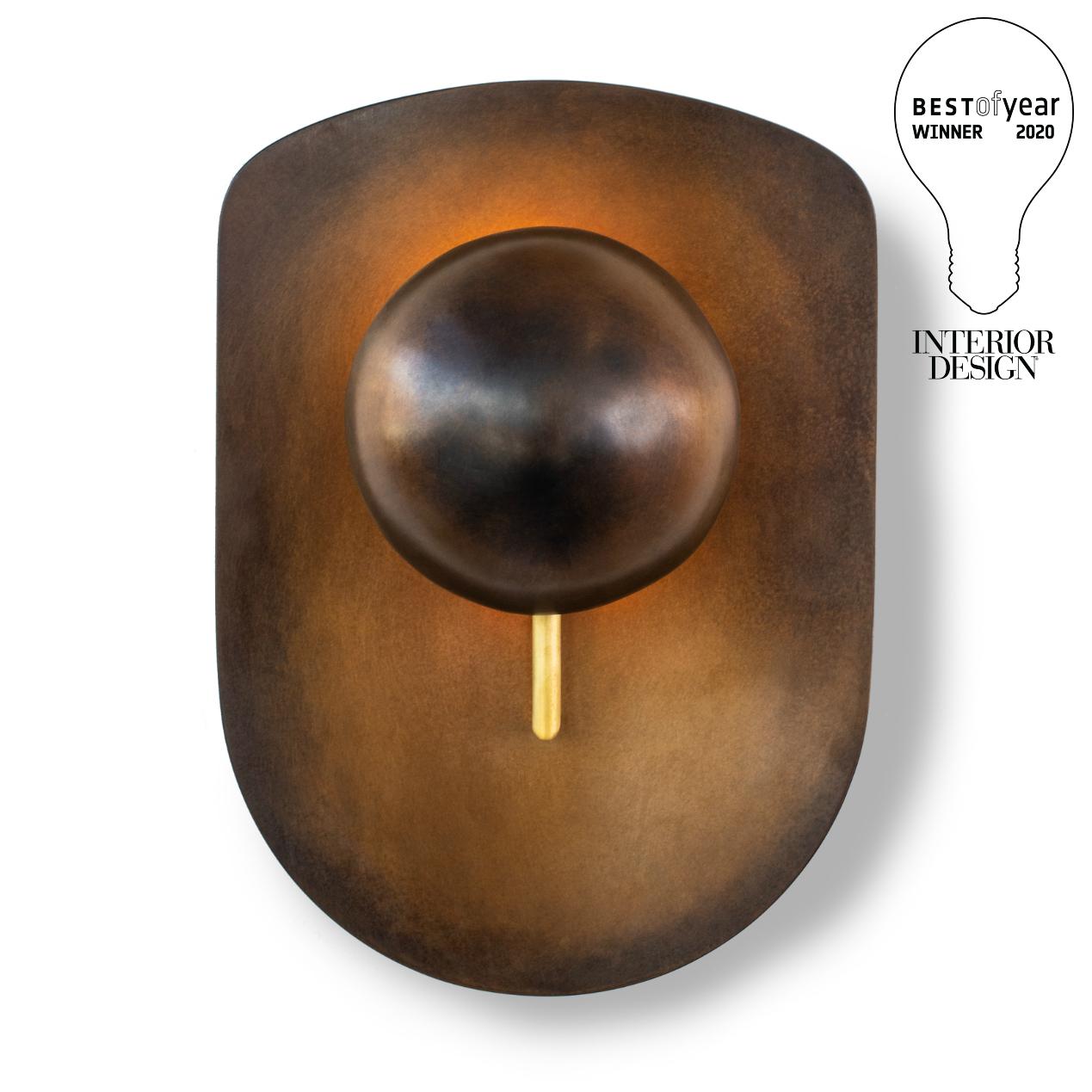 Winner of Interior Design Magazine's 2020 BEST OF YEAR award - the Gil Melott Bespoke Luz SC Form 9 bronze sconce serves not just as a light fixture, but as an anthropomorphic piece of sculpture adorning the wall. Its delicate form belies its