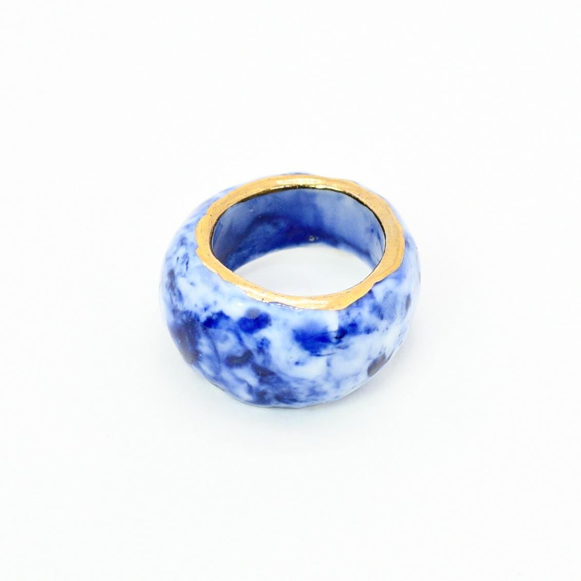 Porcelain  24K gold  Handmade in London 

Introducing the GILA Porcelain Ring, a harmonious fusion of sophistication and opulence. Meticulously crafted from premium porcelain, this exquisite piece features a captivating cobalt blue glaze reminiscent