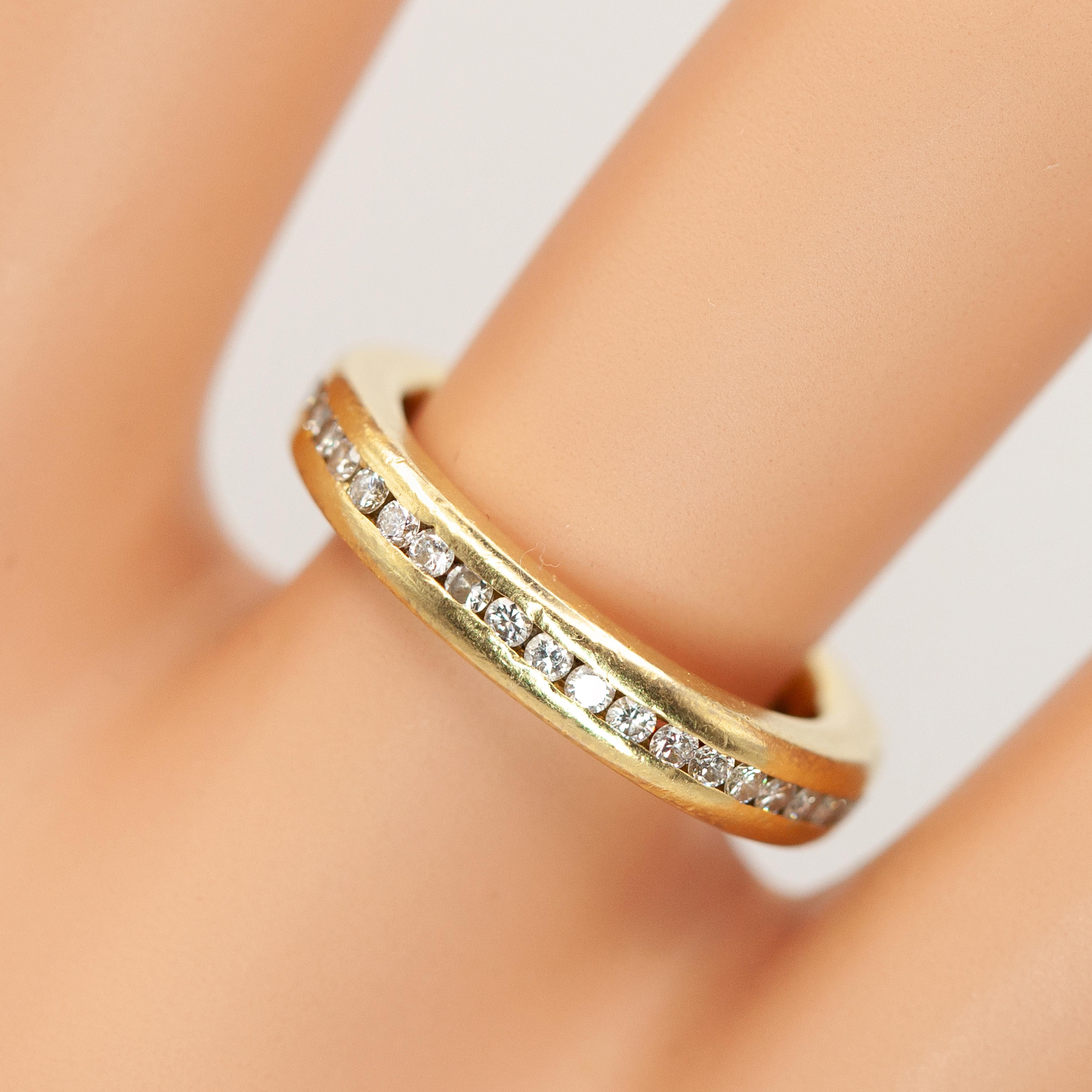 Moderne GILAN, bague d'éternité en or jaune 18 carats avec diamants en vente