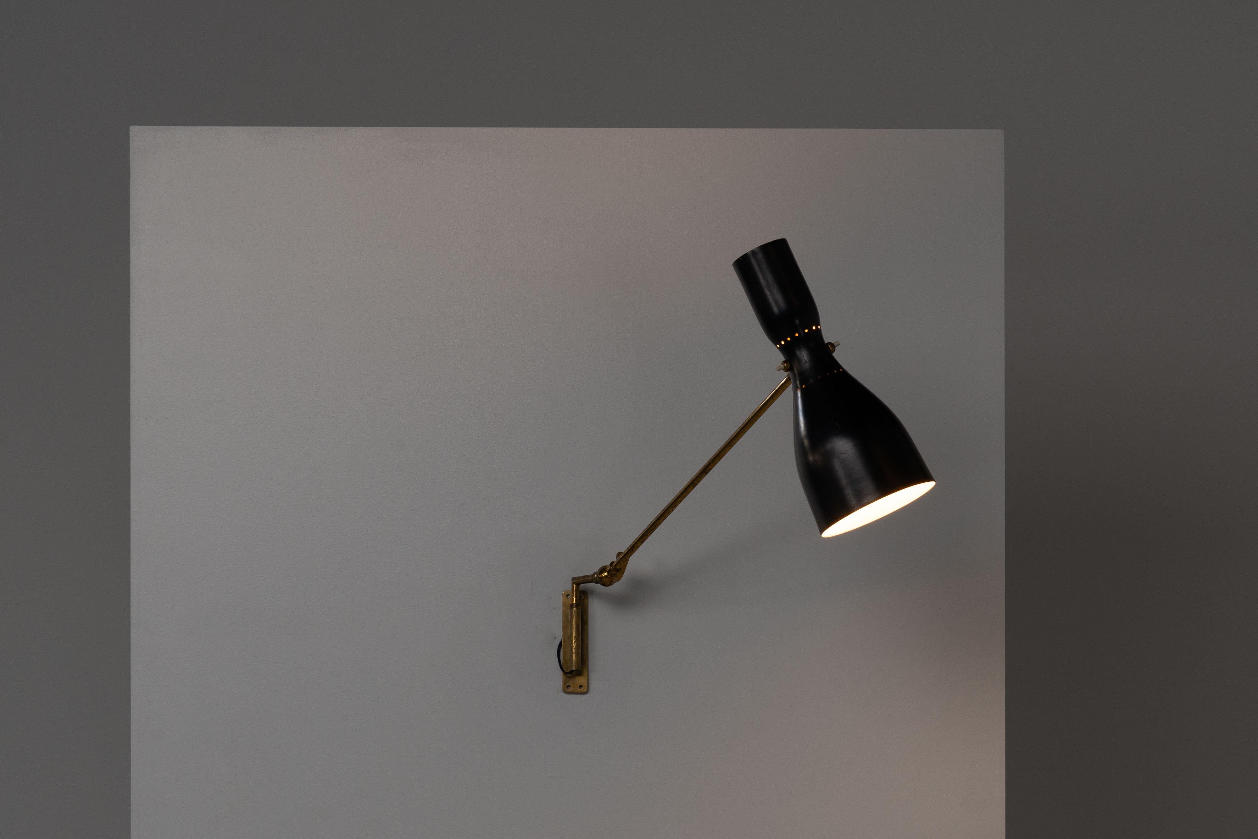 Mid-Century Modern Gilardi Barzaghi adjustable wall lamp in brass Italy 1950 For Sale